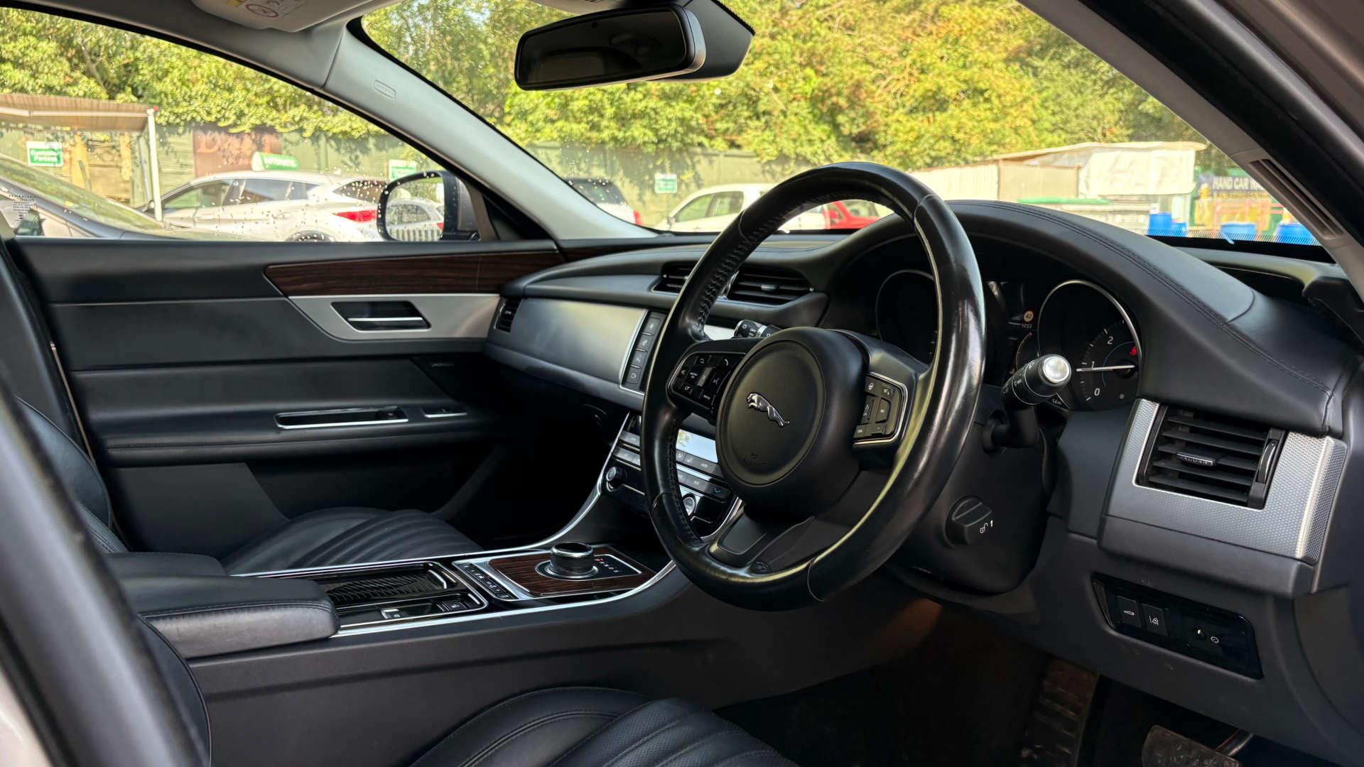 Jaguar XF view 7