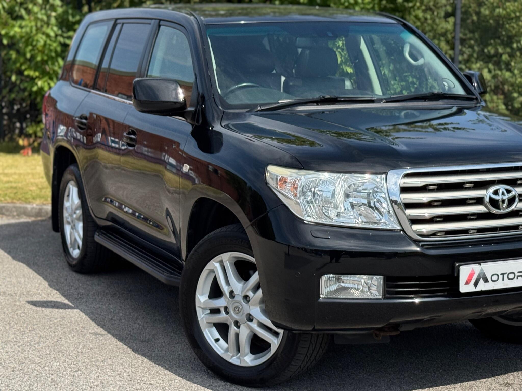 Toyota Land Cruiser view 5