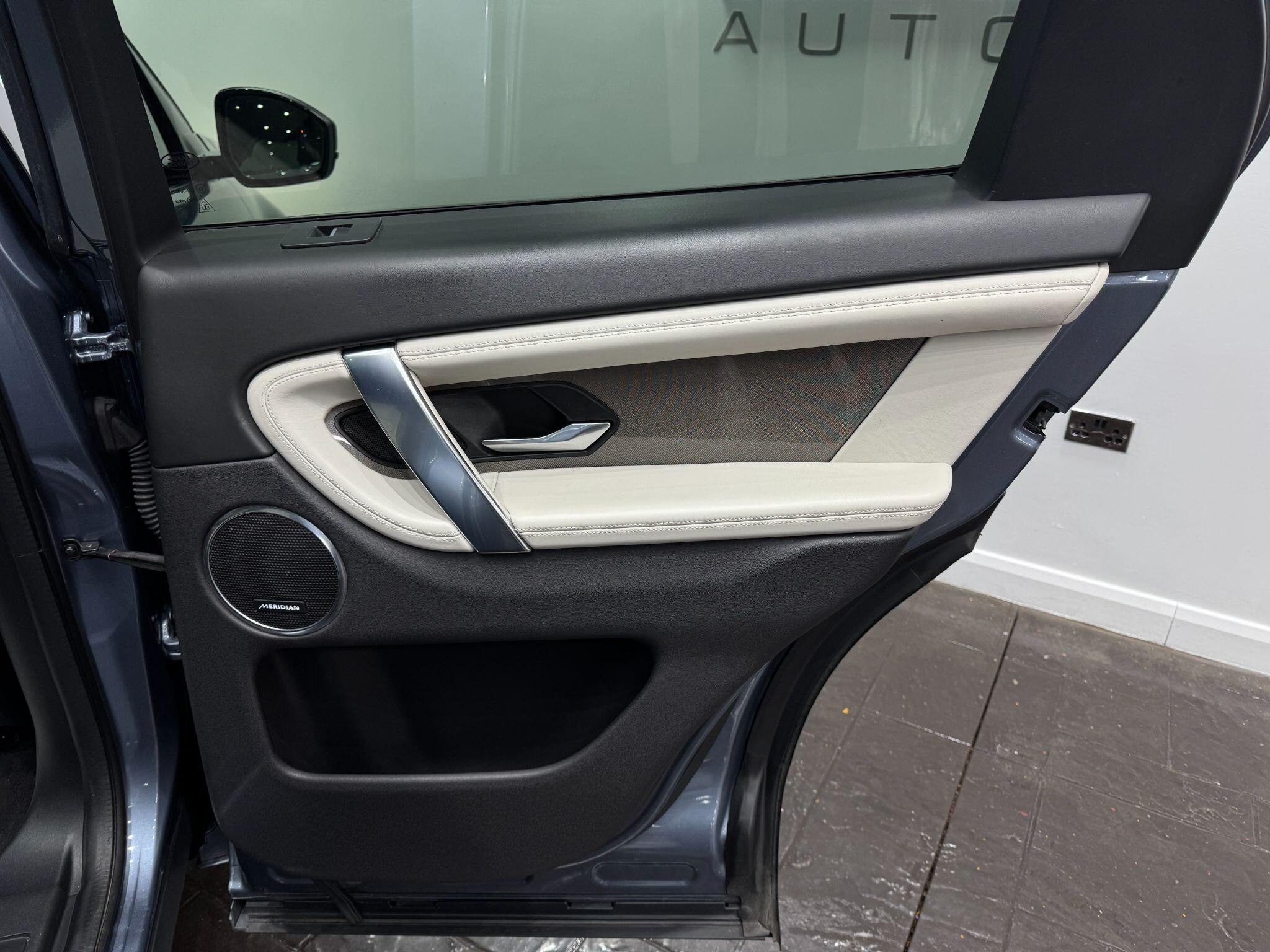 Land Rover Discovery Sport view 51