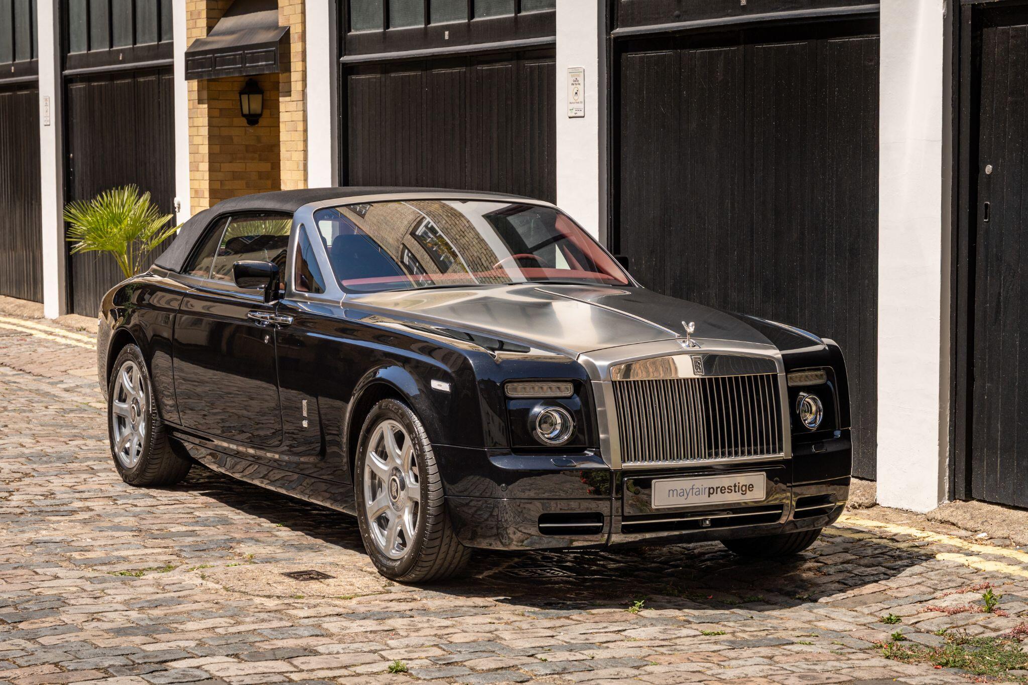 Rolls-Royce Phantom view 2