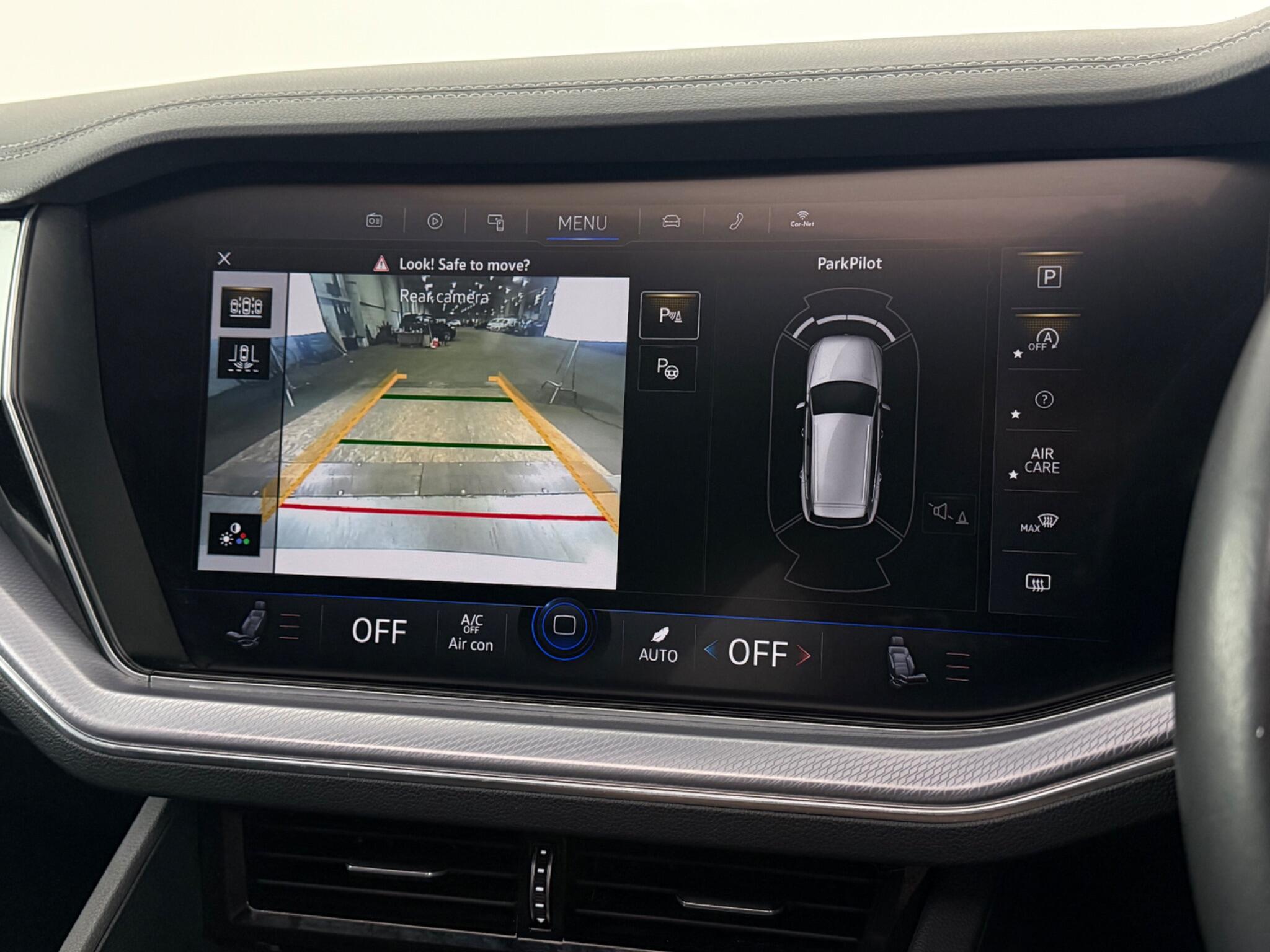 Volkswagen Touareg view 34