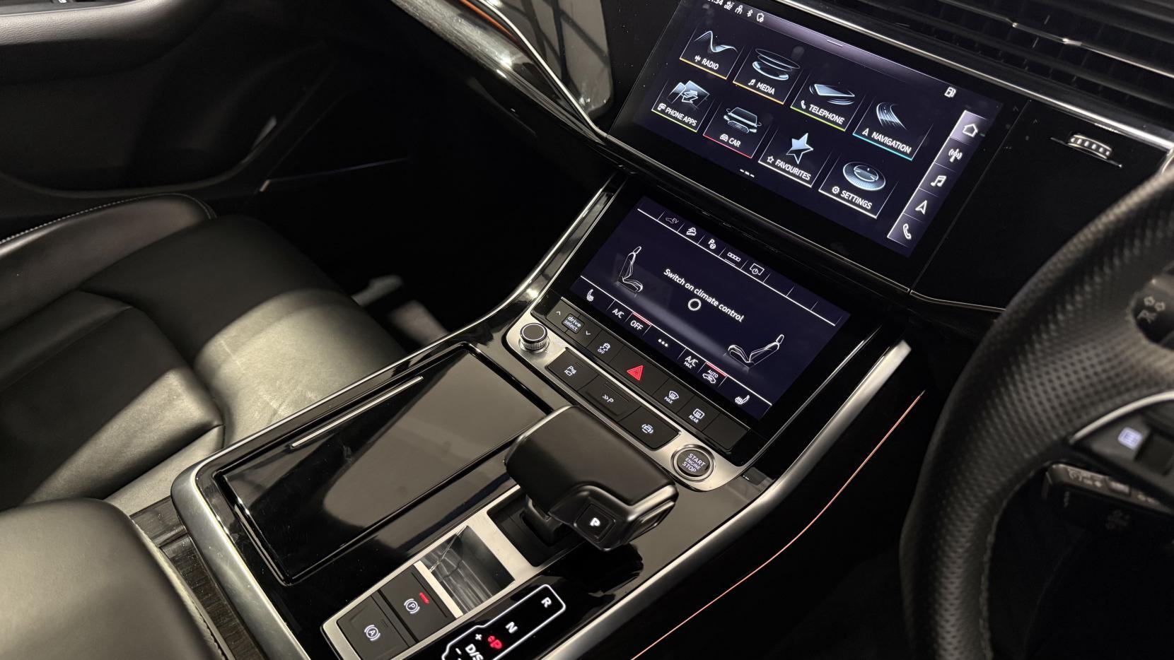Audi Q7 view 27
