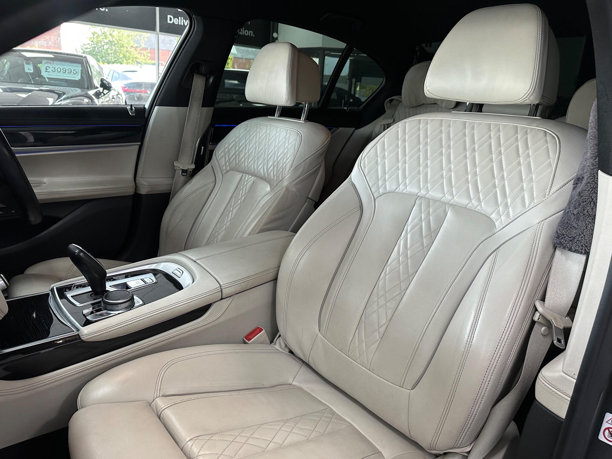 BMW 7 Series view 42