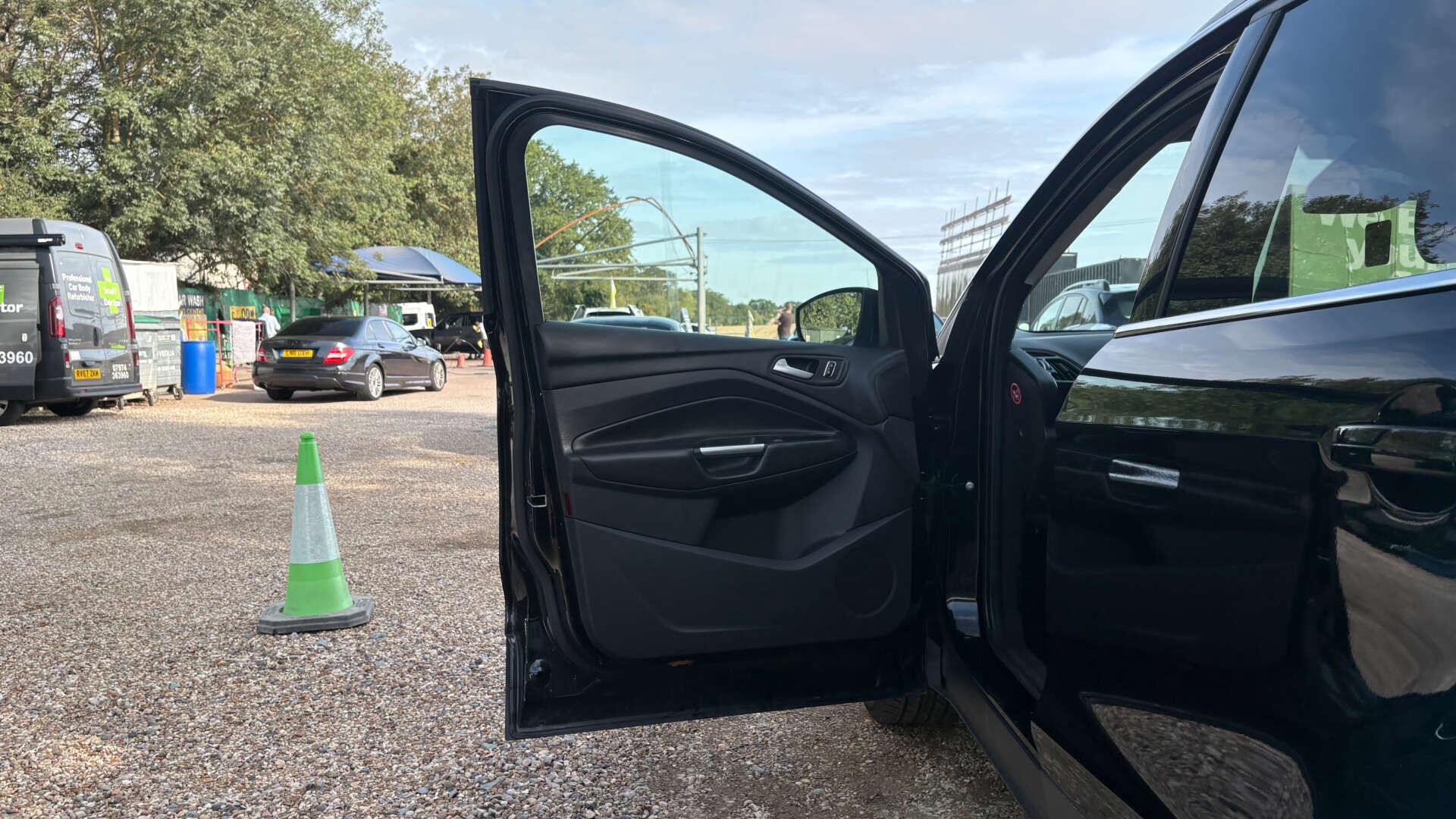 Ford Kuga view 35