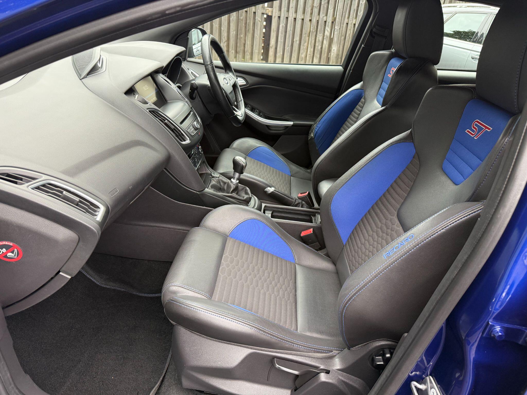 Ford Focus view 19