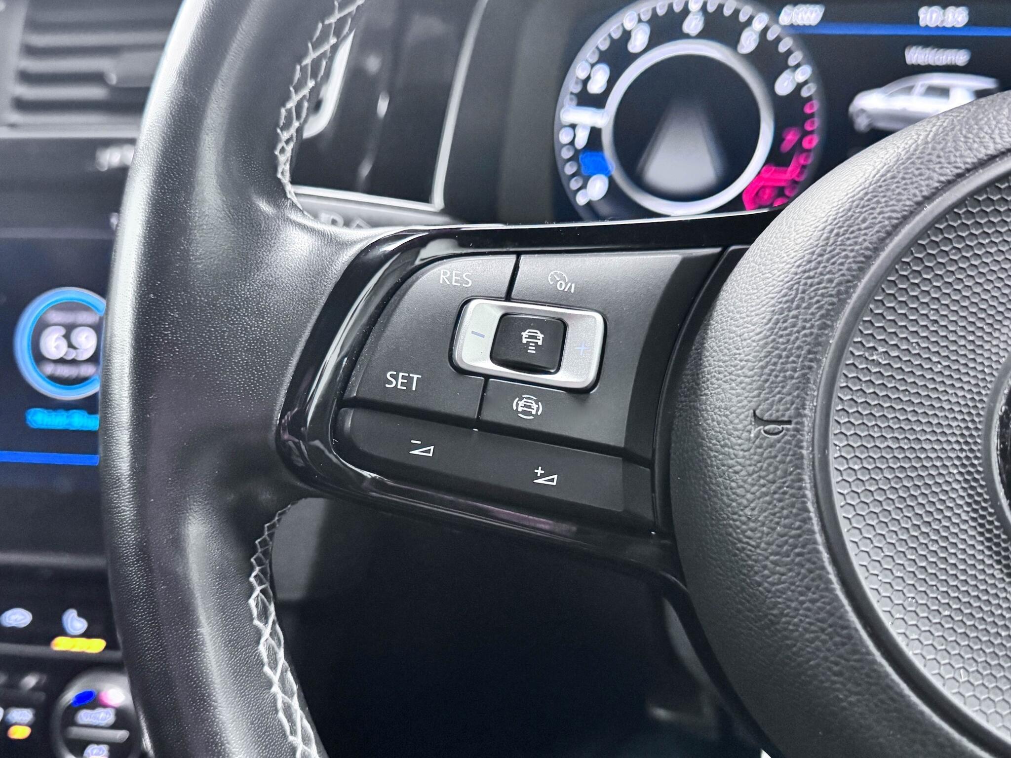 Volkswagen Golf view 24