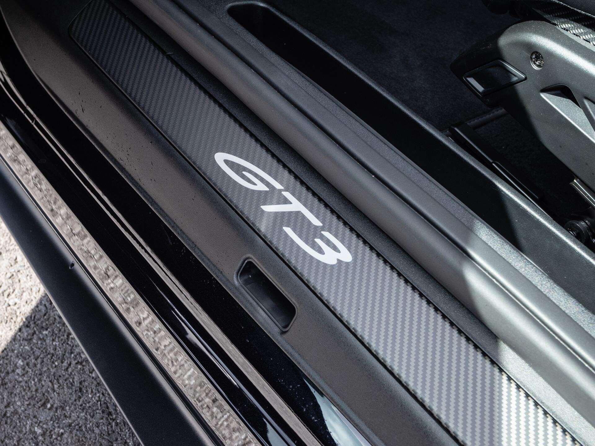 Porsche 911 view 28