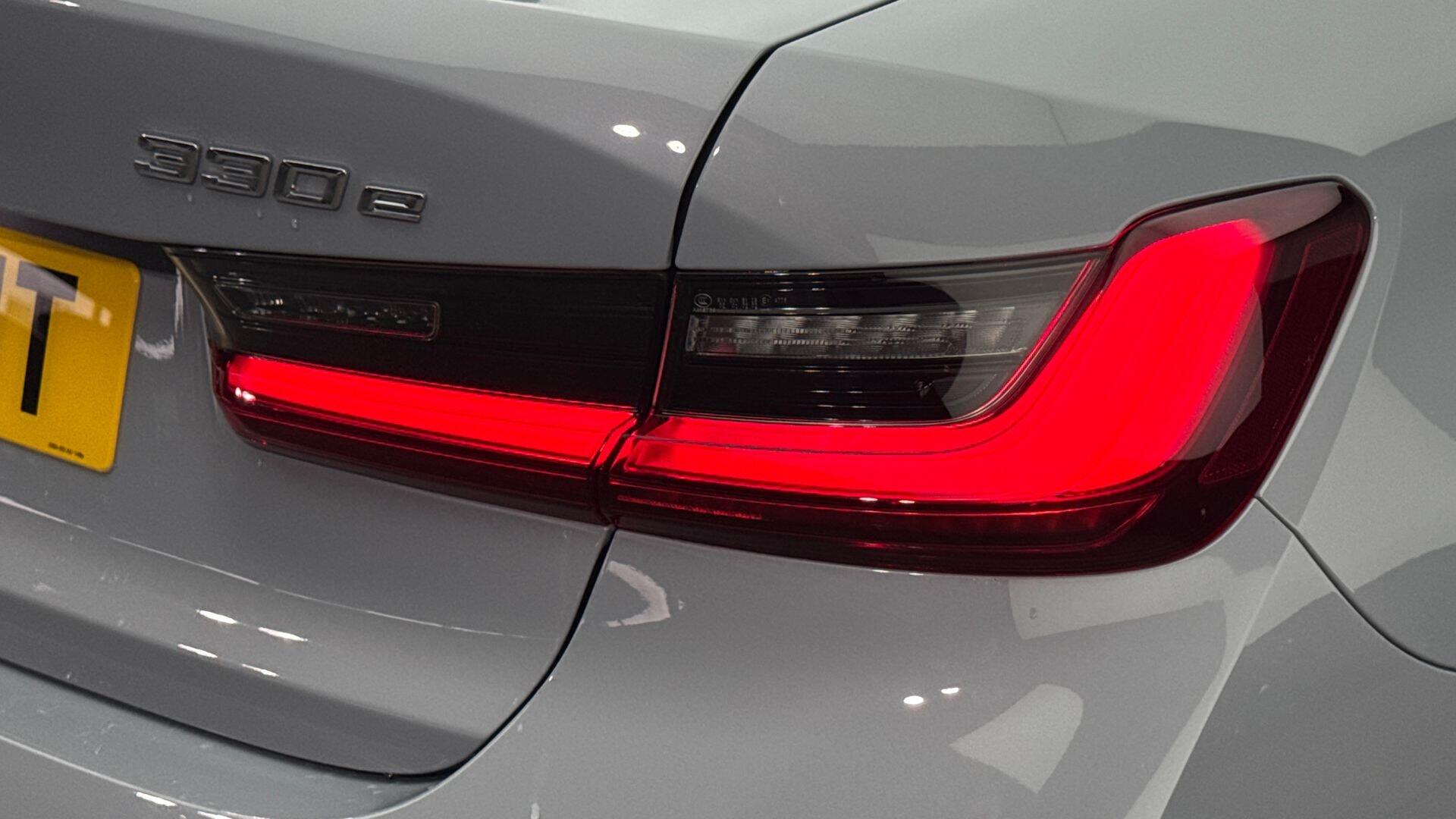 BMW 3 Series view 22