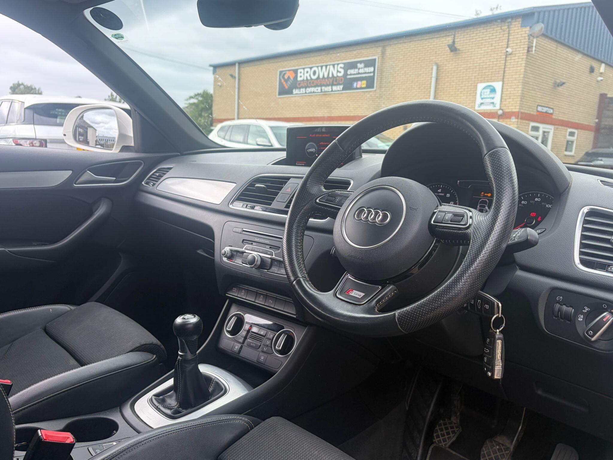 Audi Q3 view 9