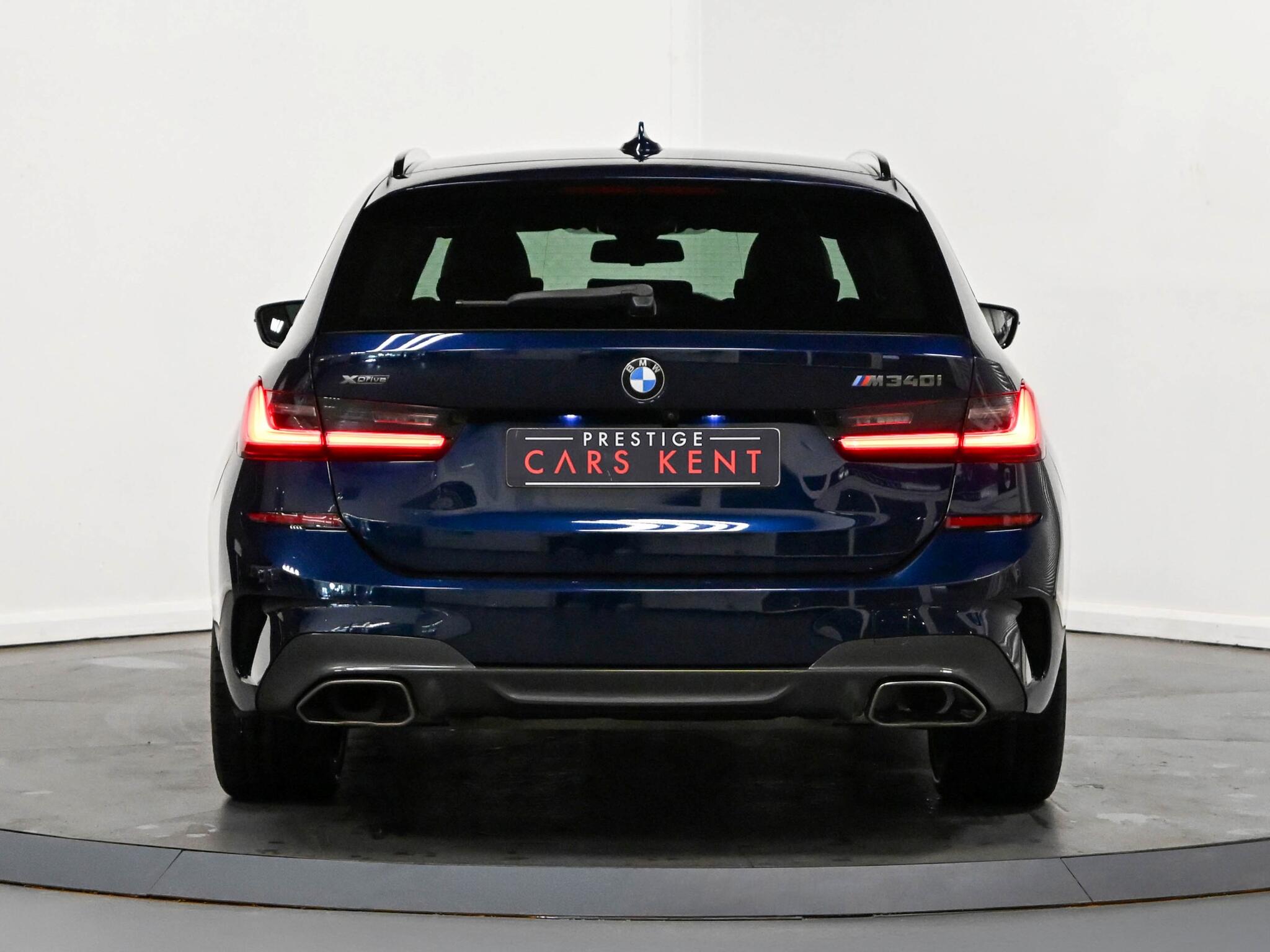 BMW 3 Series view 23