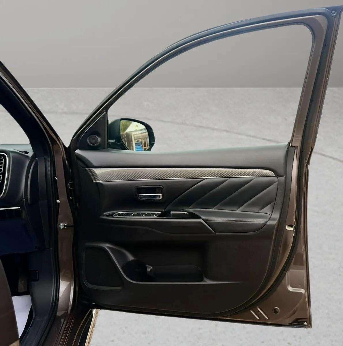Mitsubishi Outlander view 47