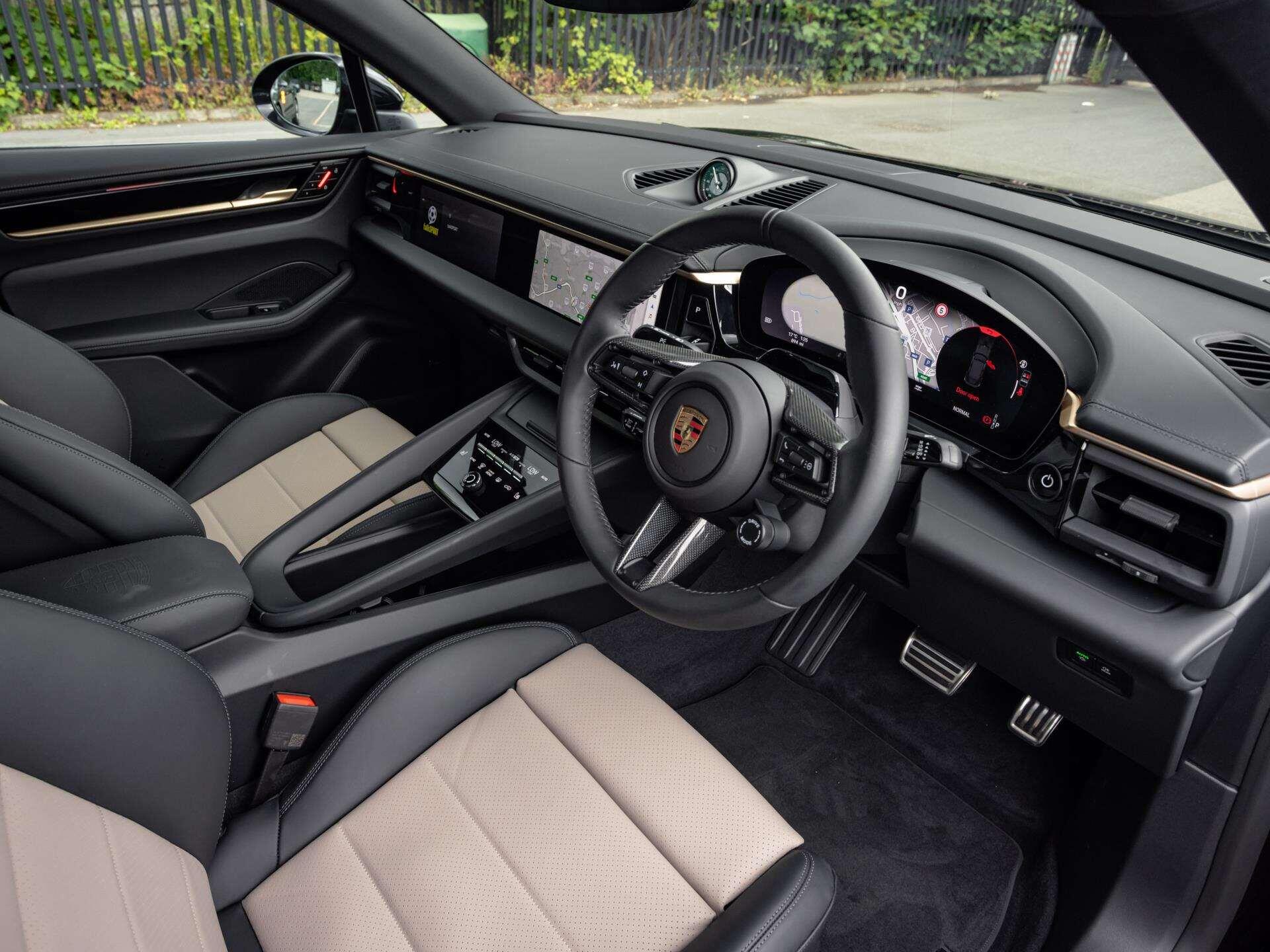 Porsche Macan view 12