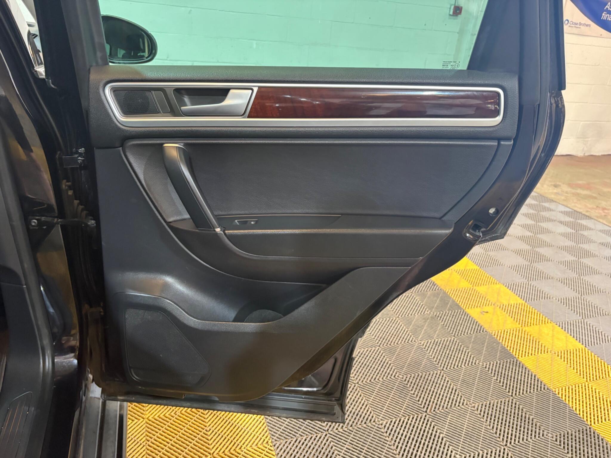 Volkswagen Touareg view 43