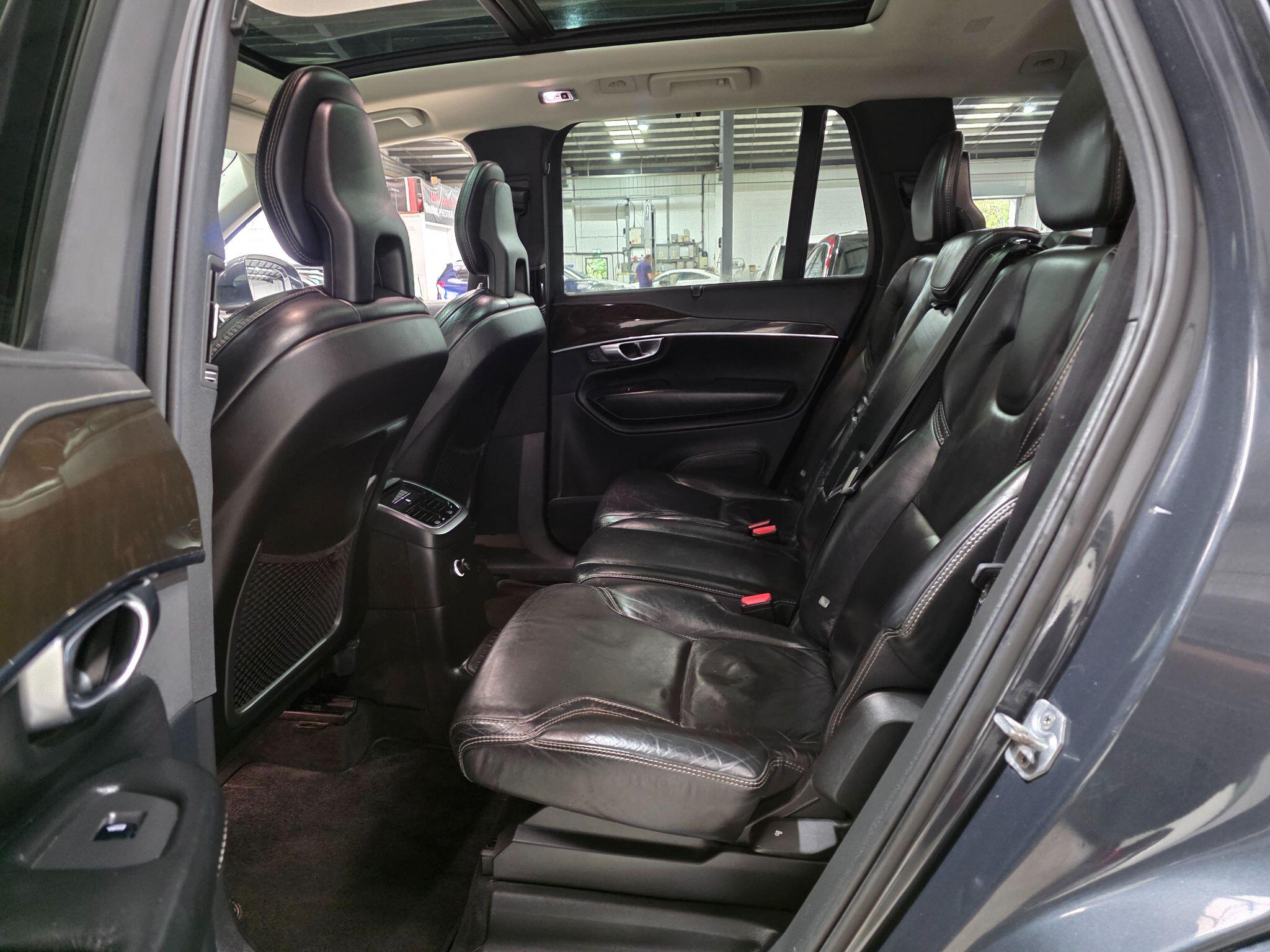 Volvo XC90 view 28