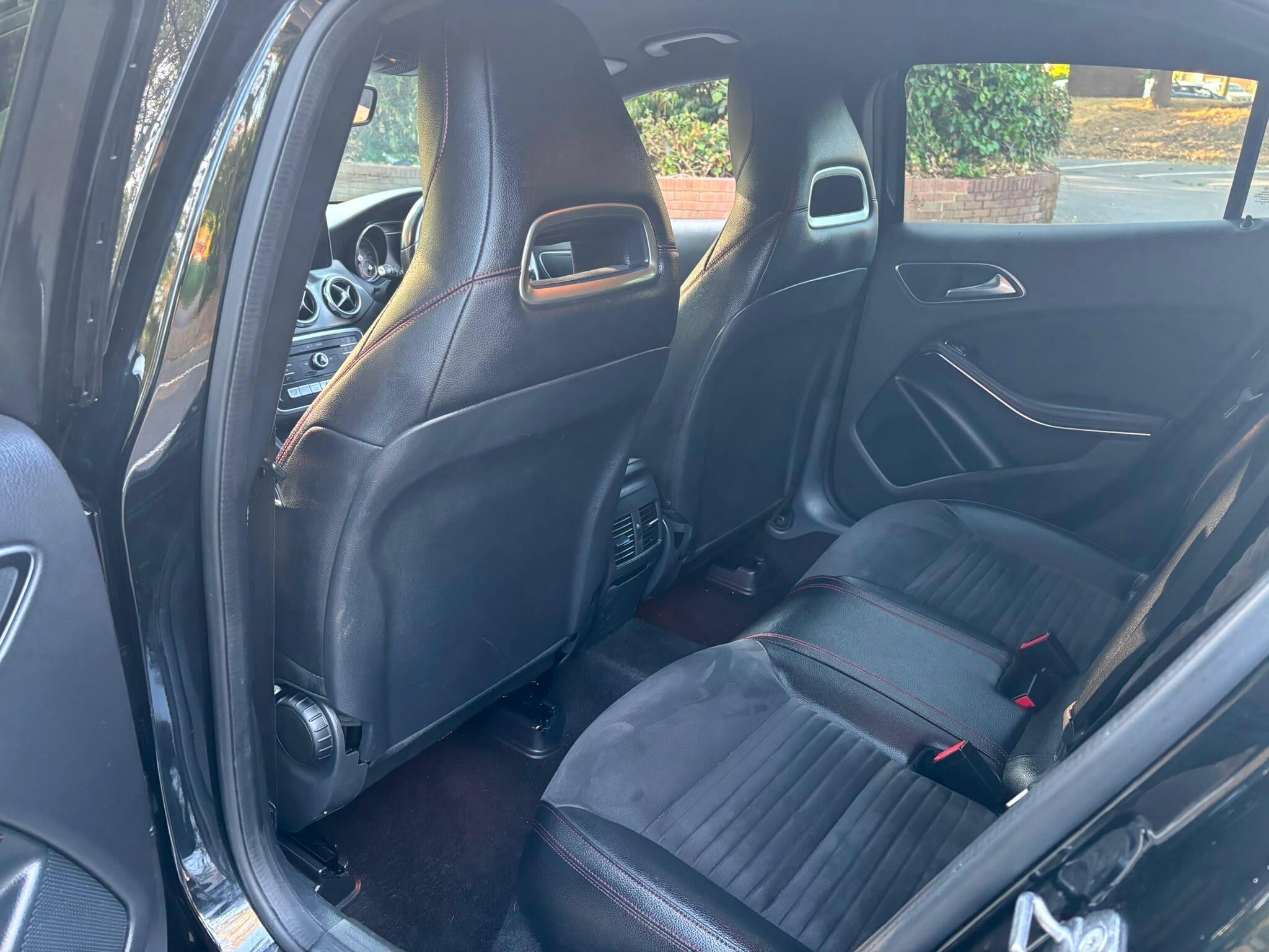 Mercedes-Benz Gla view 15