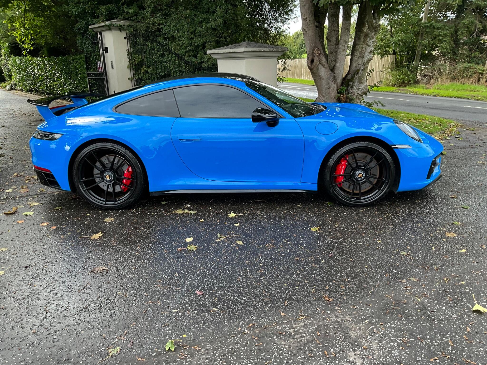 Porsche 911 view 5