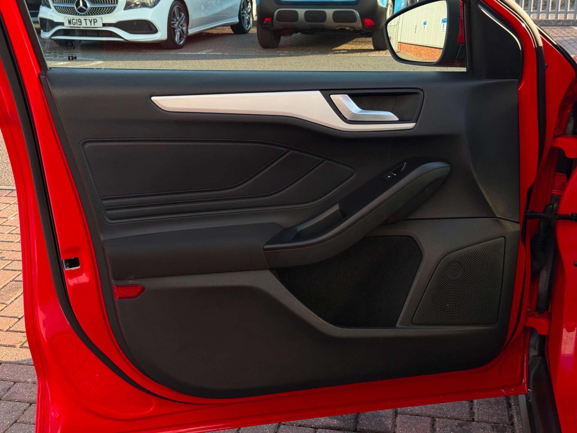 Ford Focus view 41