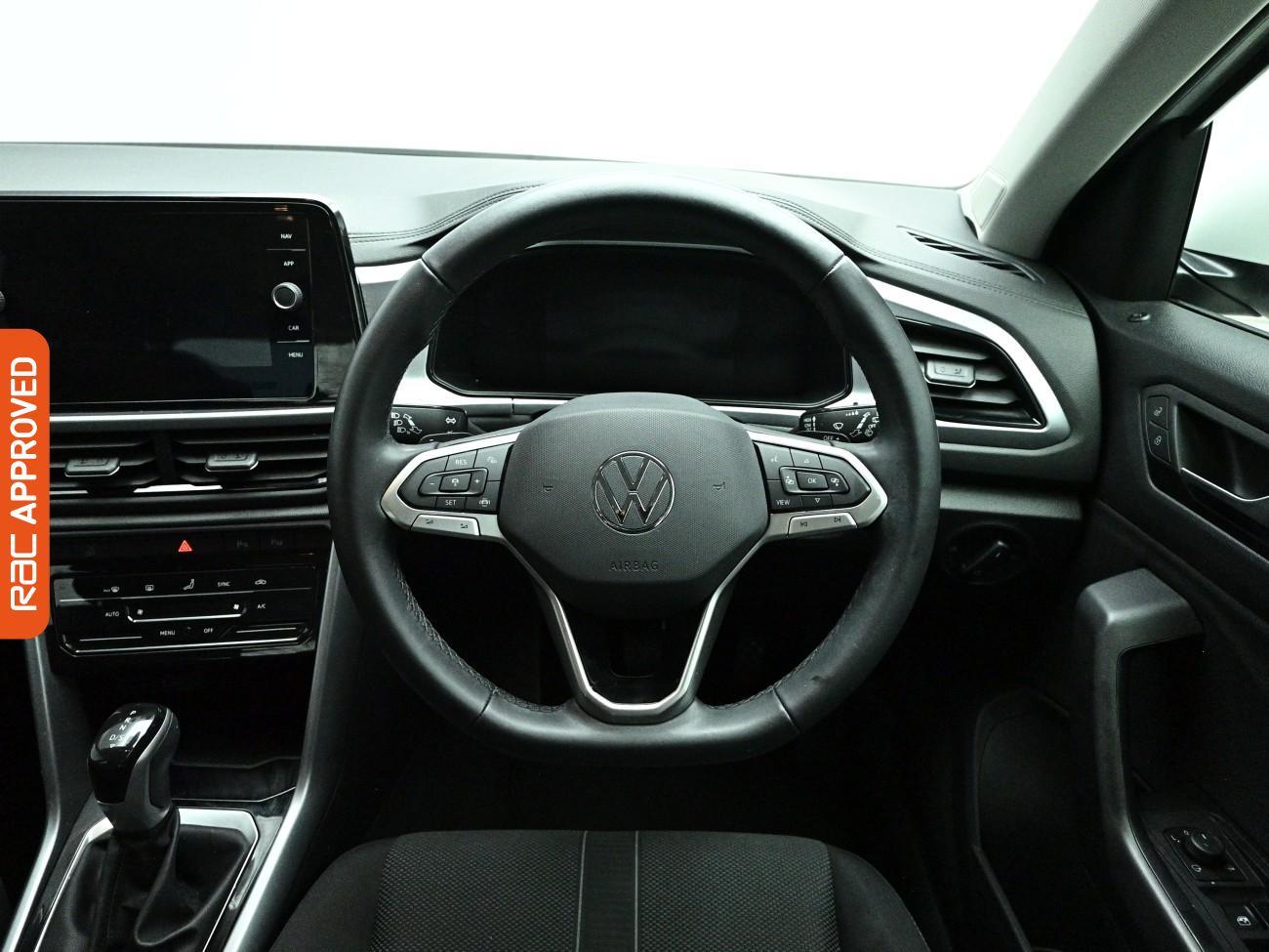 Volkswagen T-Roc view 9
