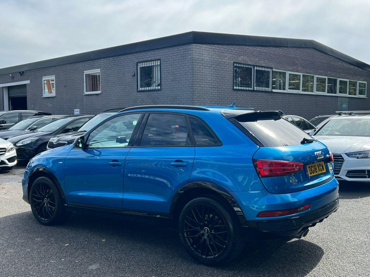 Audi Q3 view 8