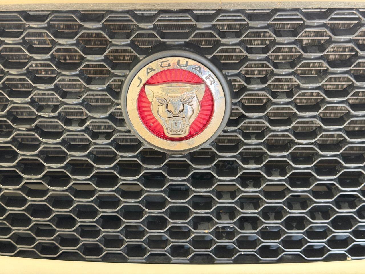Jaguar F-Pace view 45