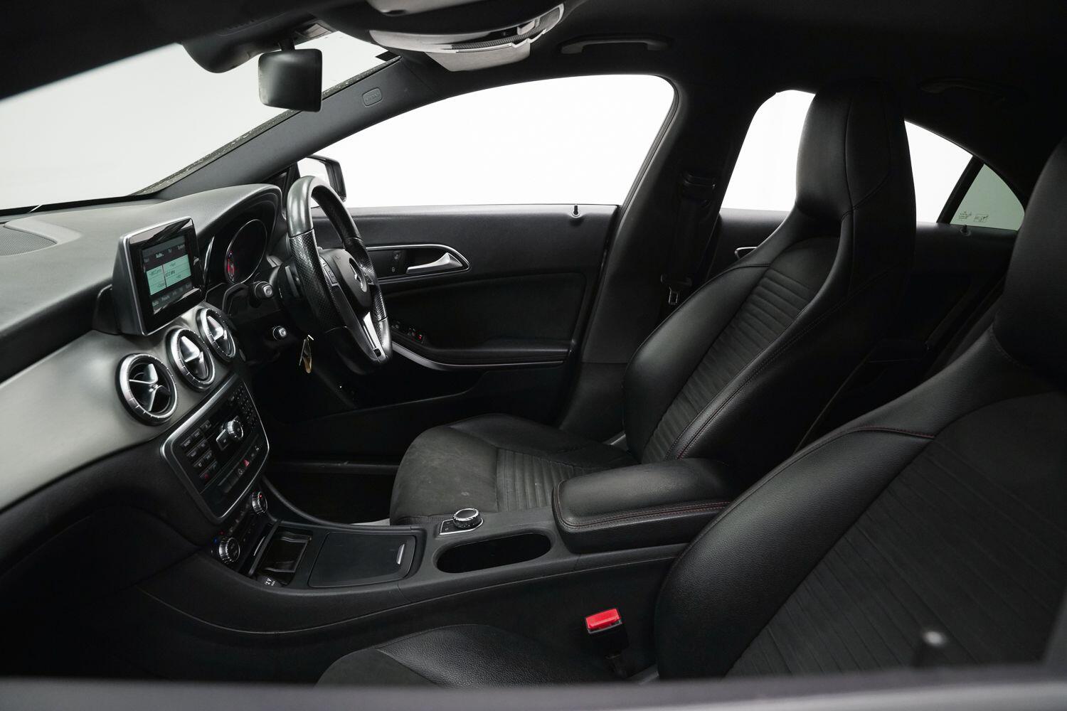 Mercedes-Benz Cla view 28