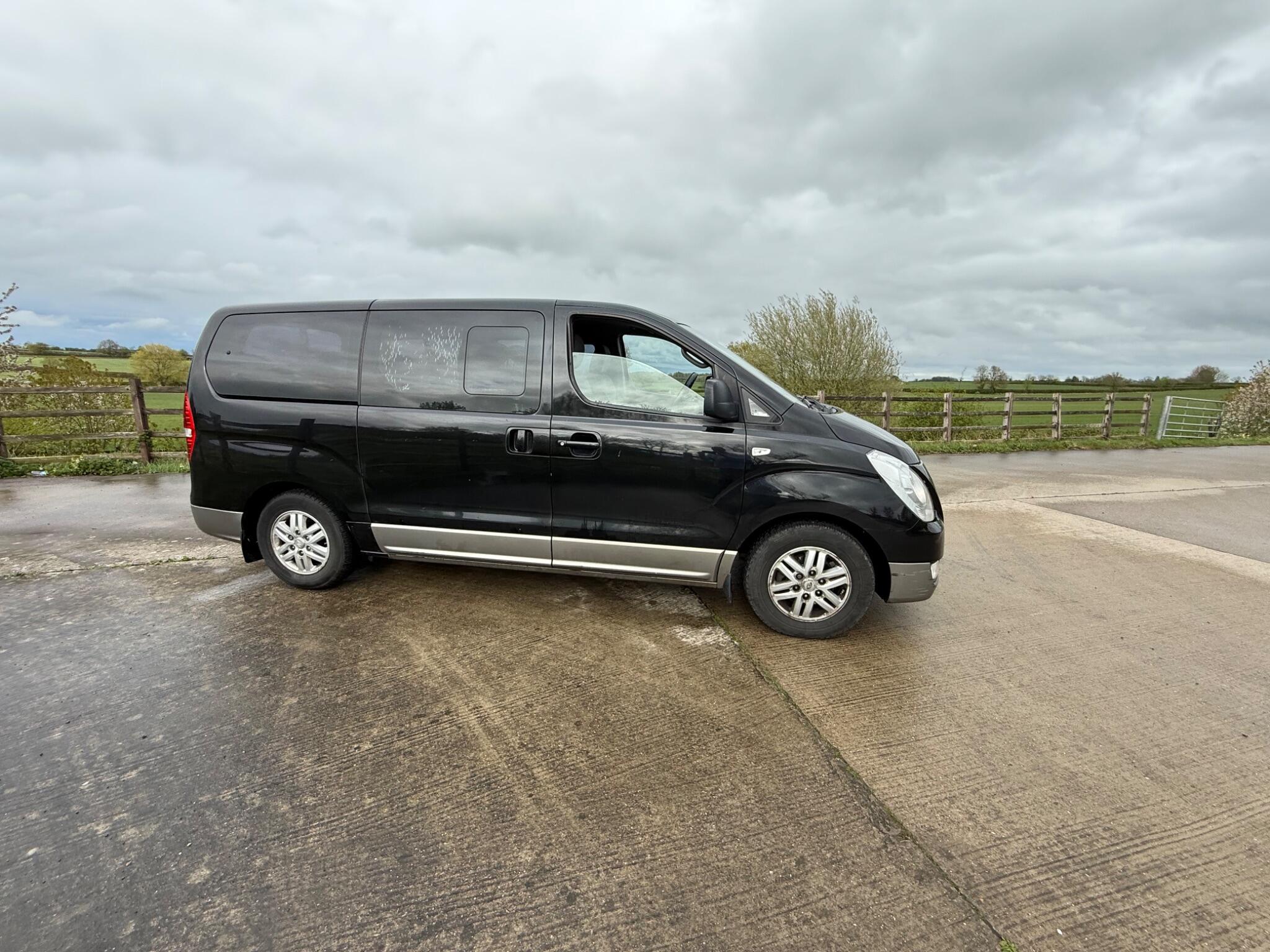 Hyundai i800 2.5 CRDi SE Auto Euro 6 5dr — photo 28 of 100