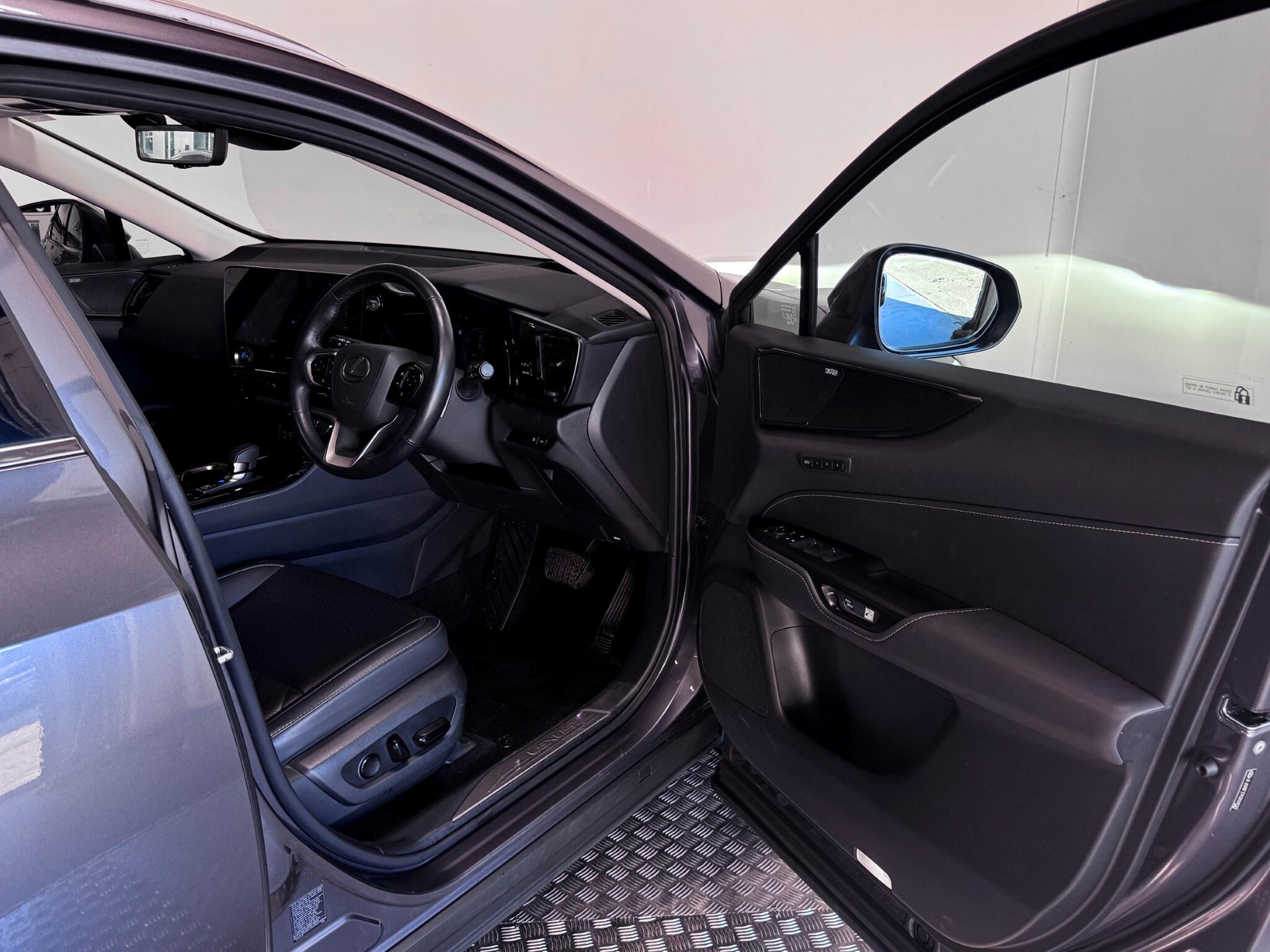 Lexus NX view 18