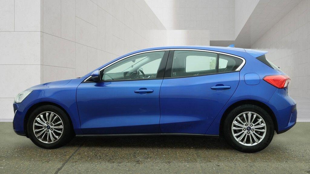 Ford Focus view 12