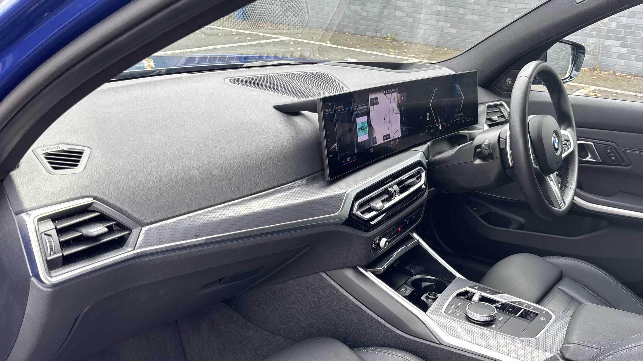 BMW 3 Series view 9
