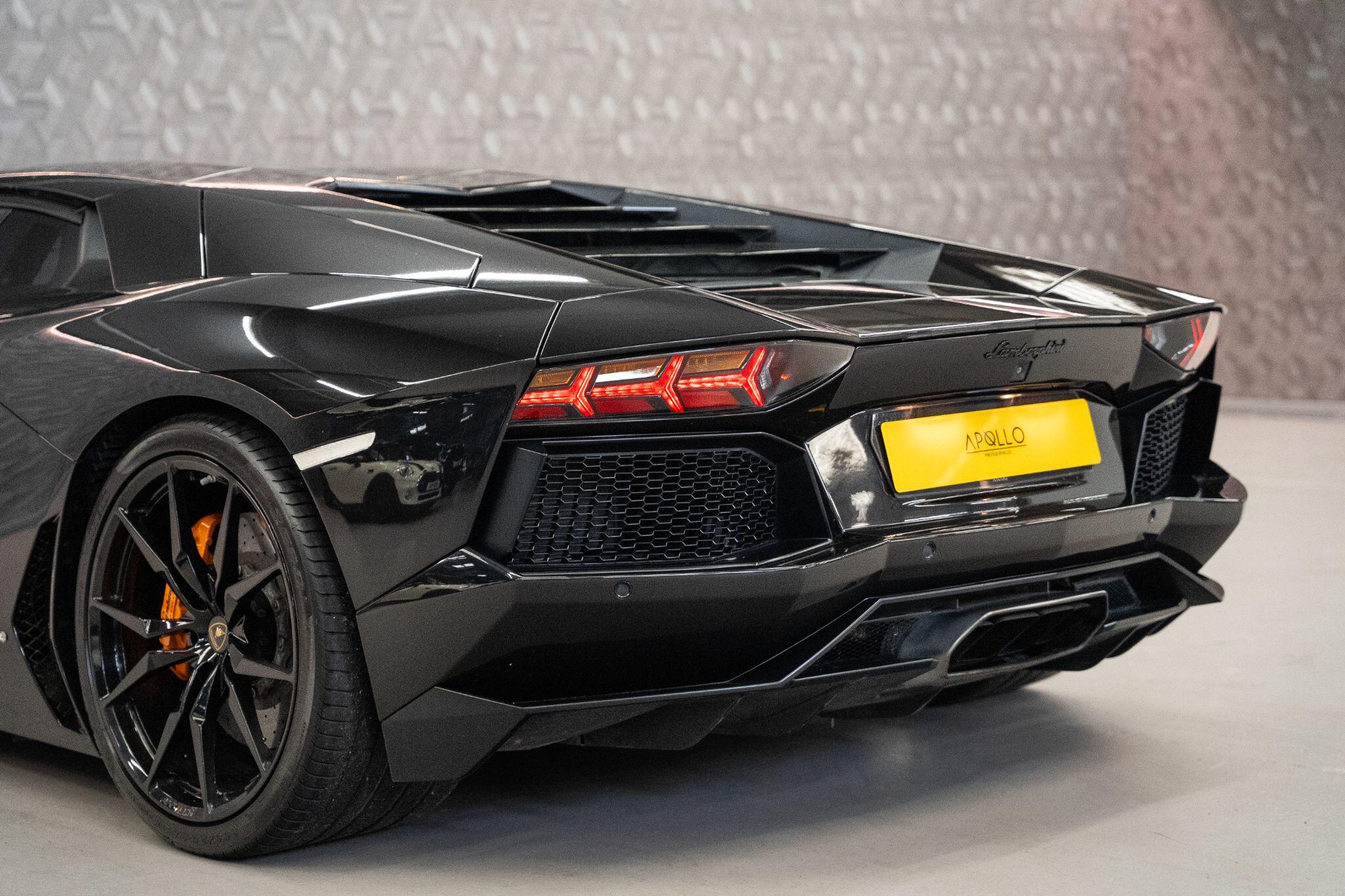 Lamborghini Aventador view 39
