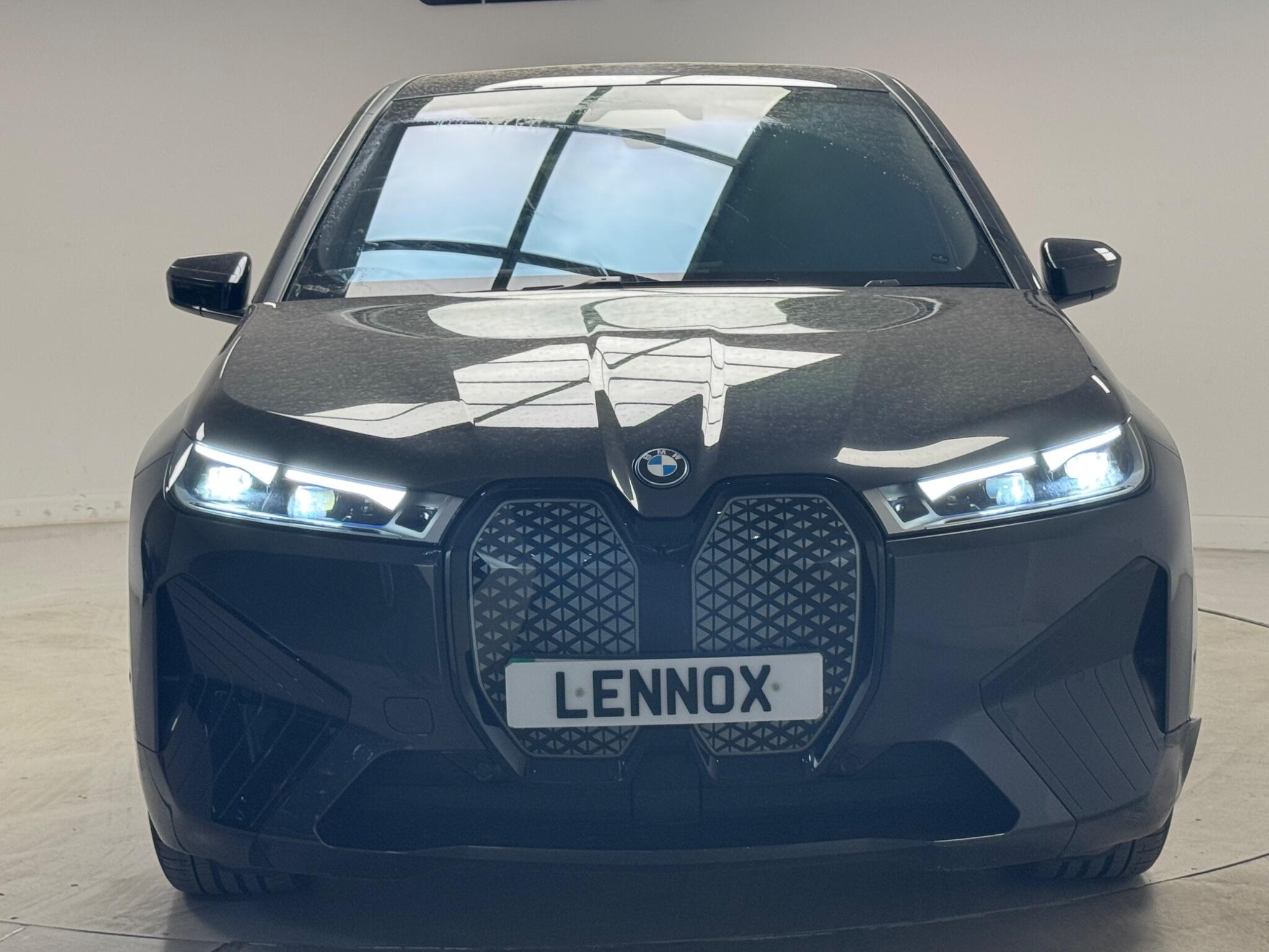 BMW Ix view 2