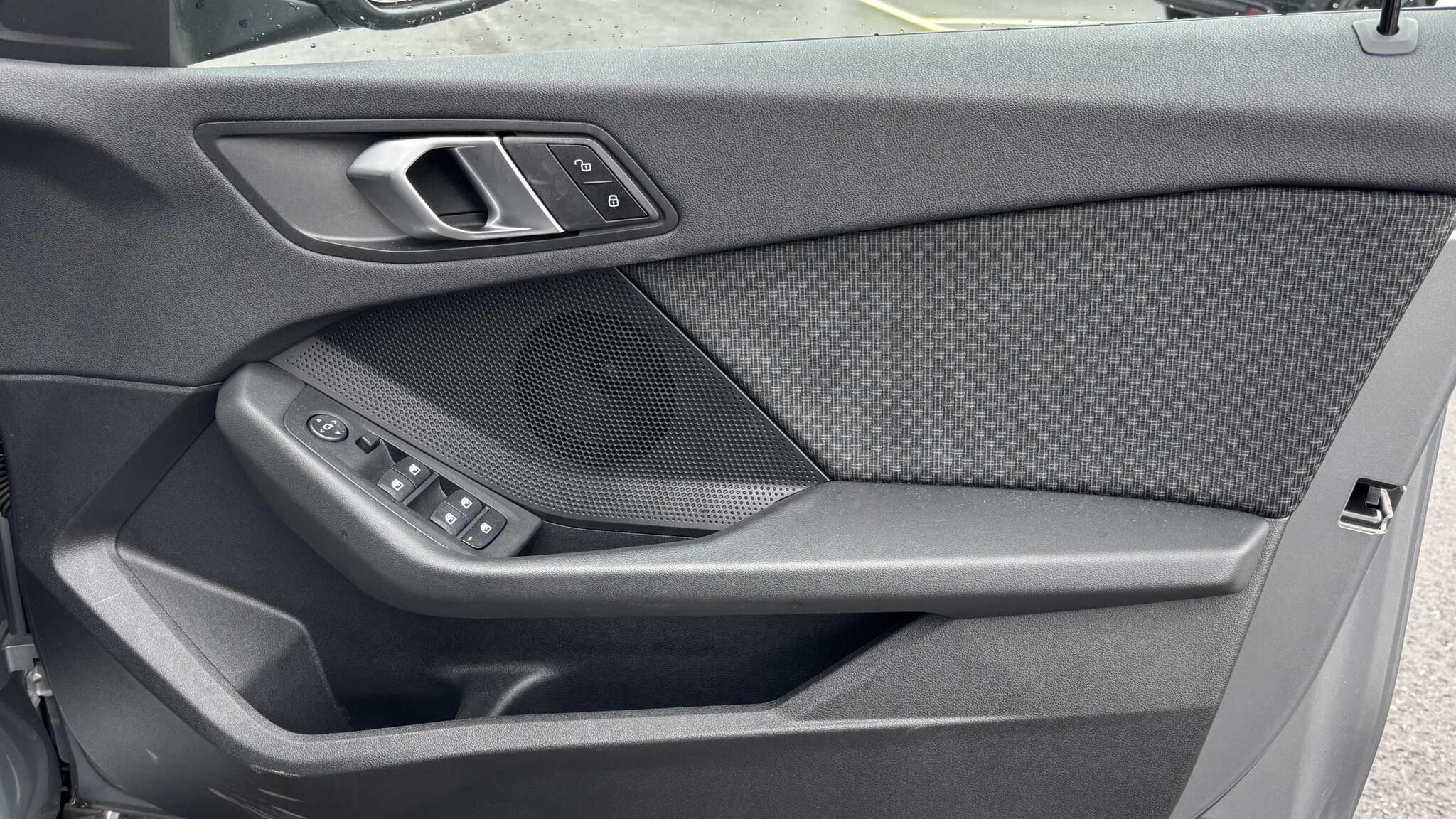 BMW 1 Series view 22