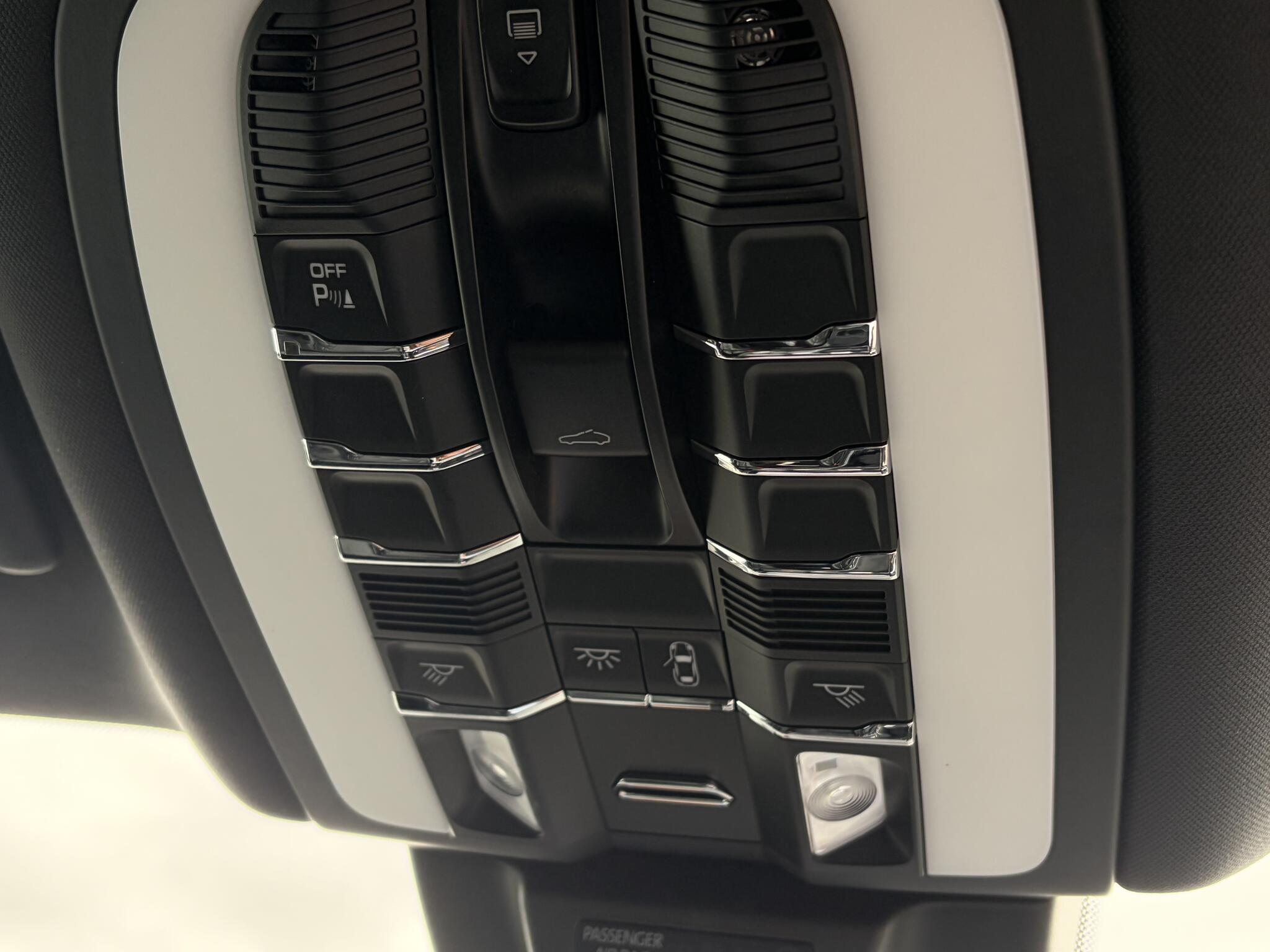 Porsche Macan view 21