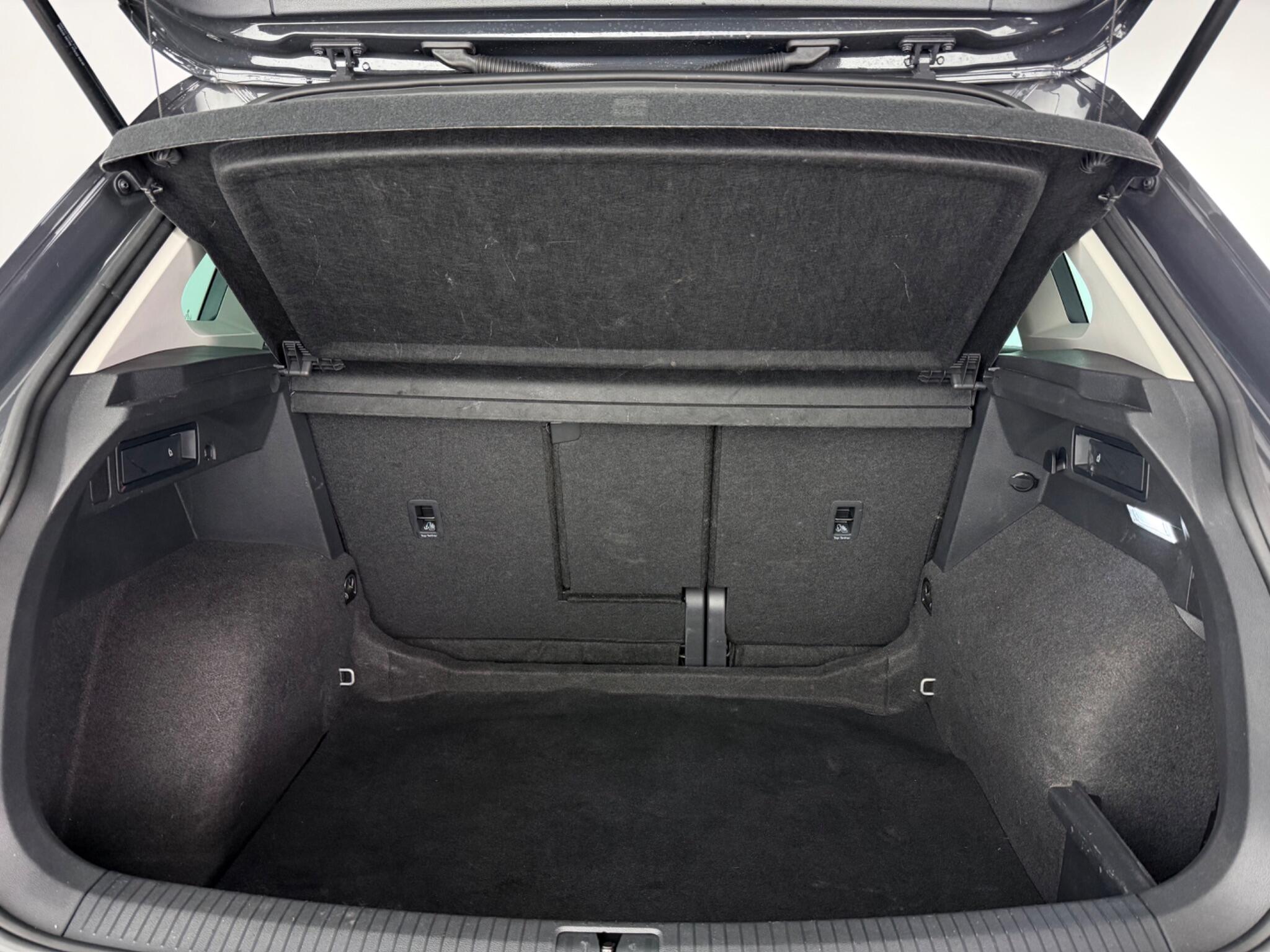 Volkswagen Tiguan view 12