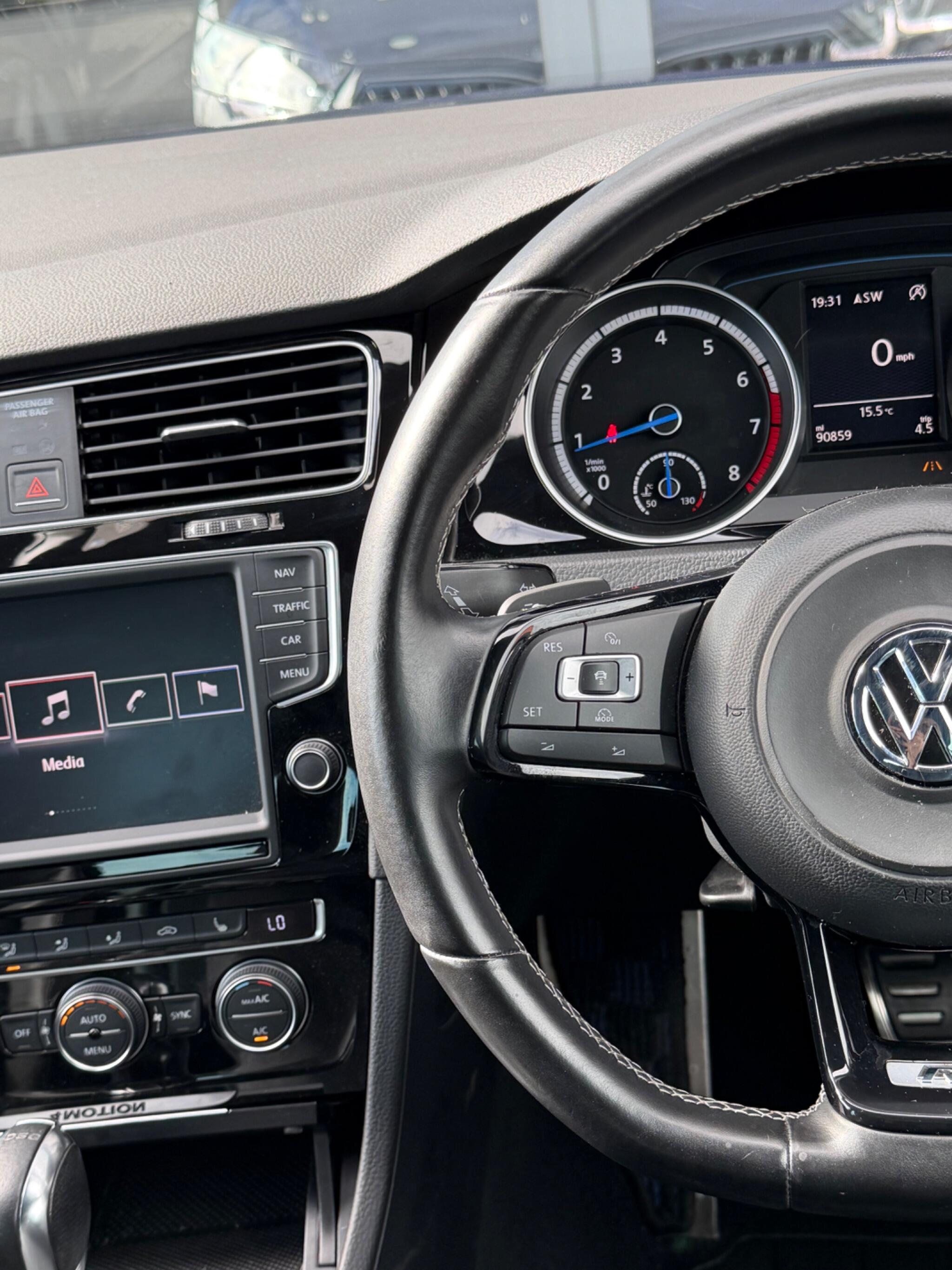 Volkswagen Golf view 17