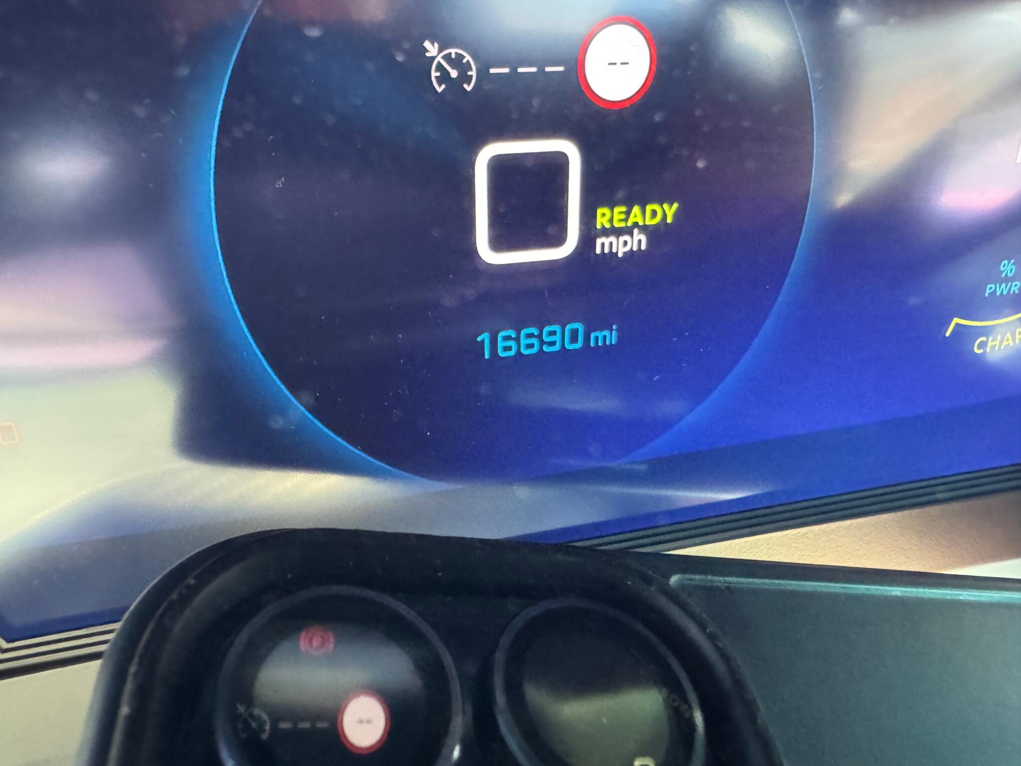 Peugeot E-2008 view 17