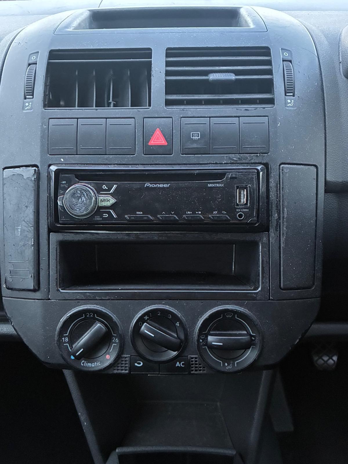 Volkswagen Polo view 18