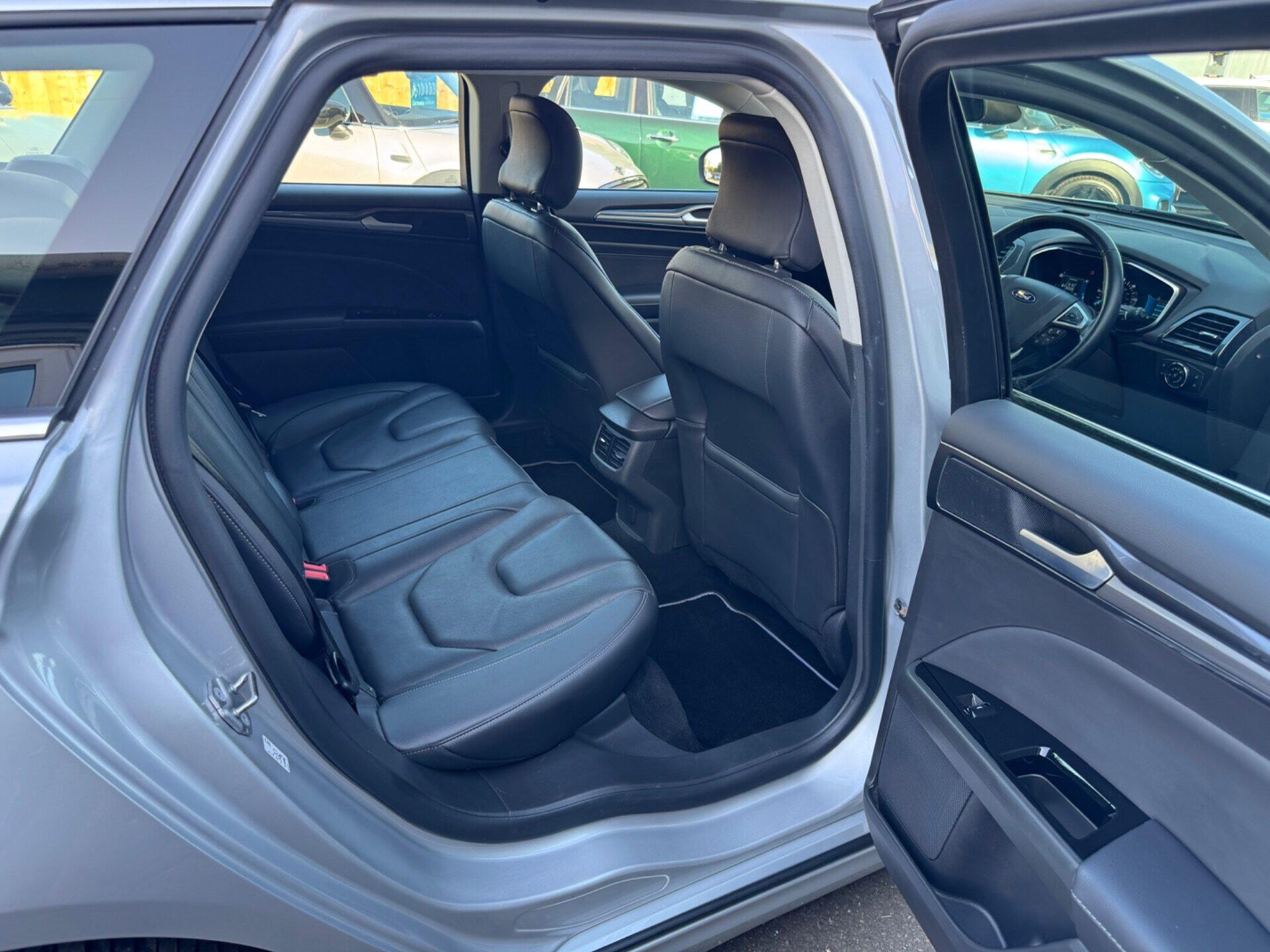 Ford Mondeo view 33