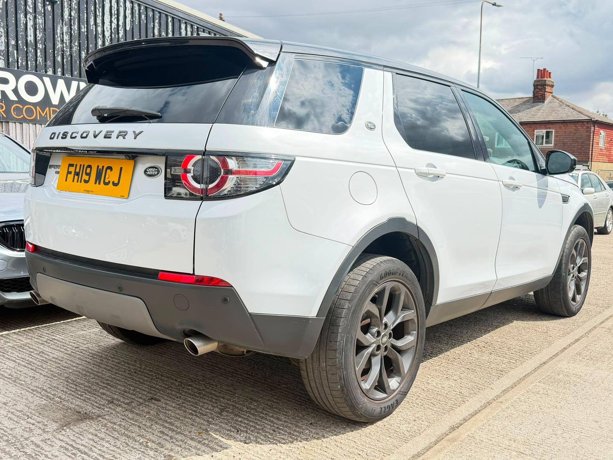Land Rover Discovery Sport view 8