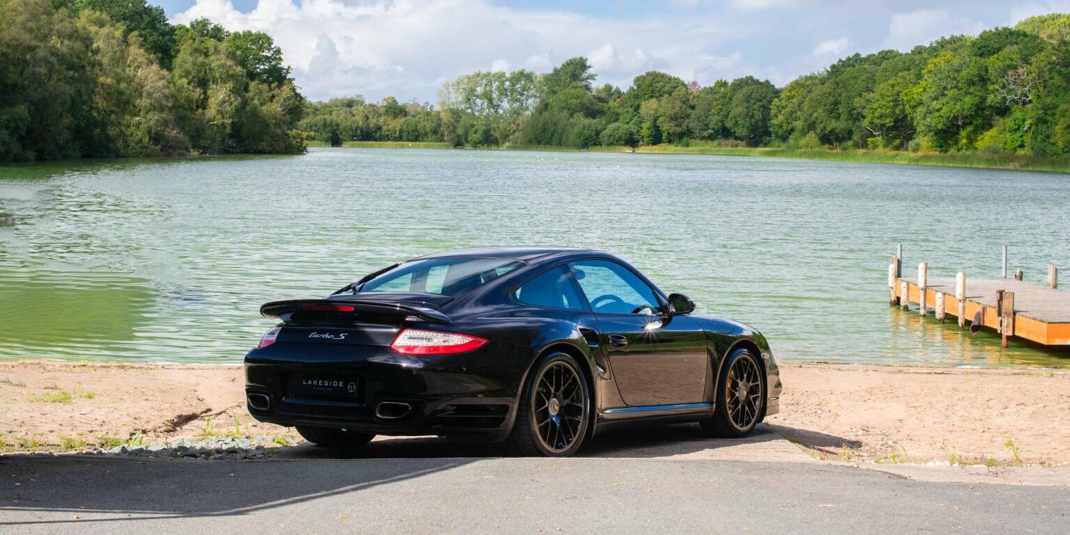 Porsche 911 view 6