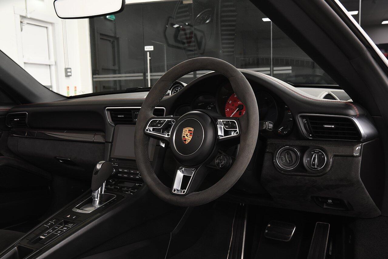 Porsche 911 view 4