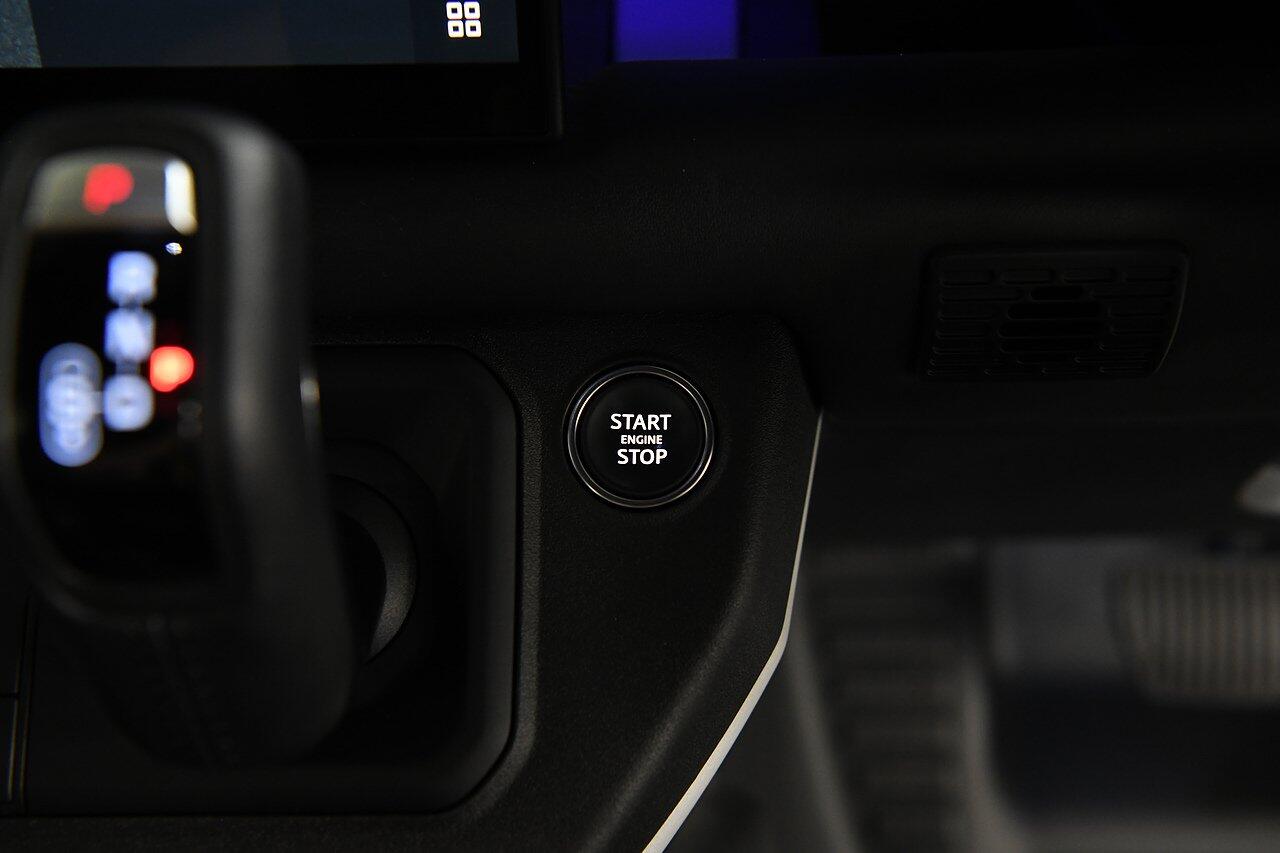Land Rover Defender view 18