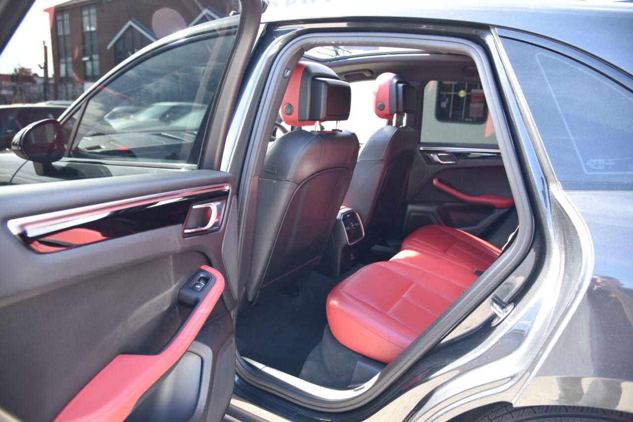 Porsche Macan view 24