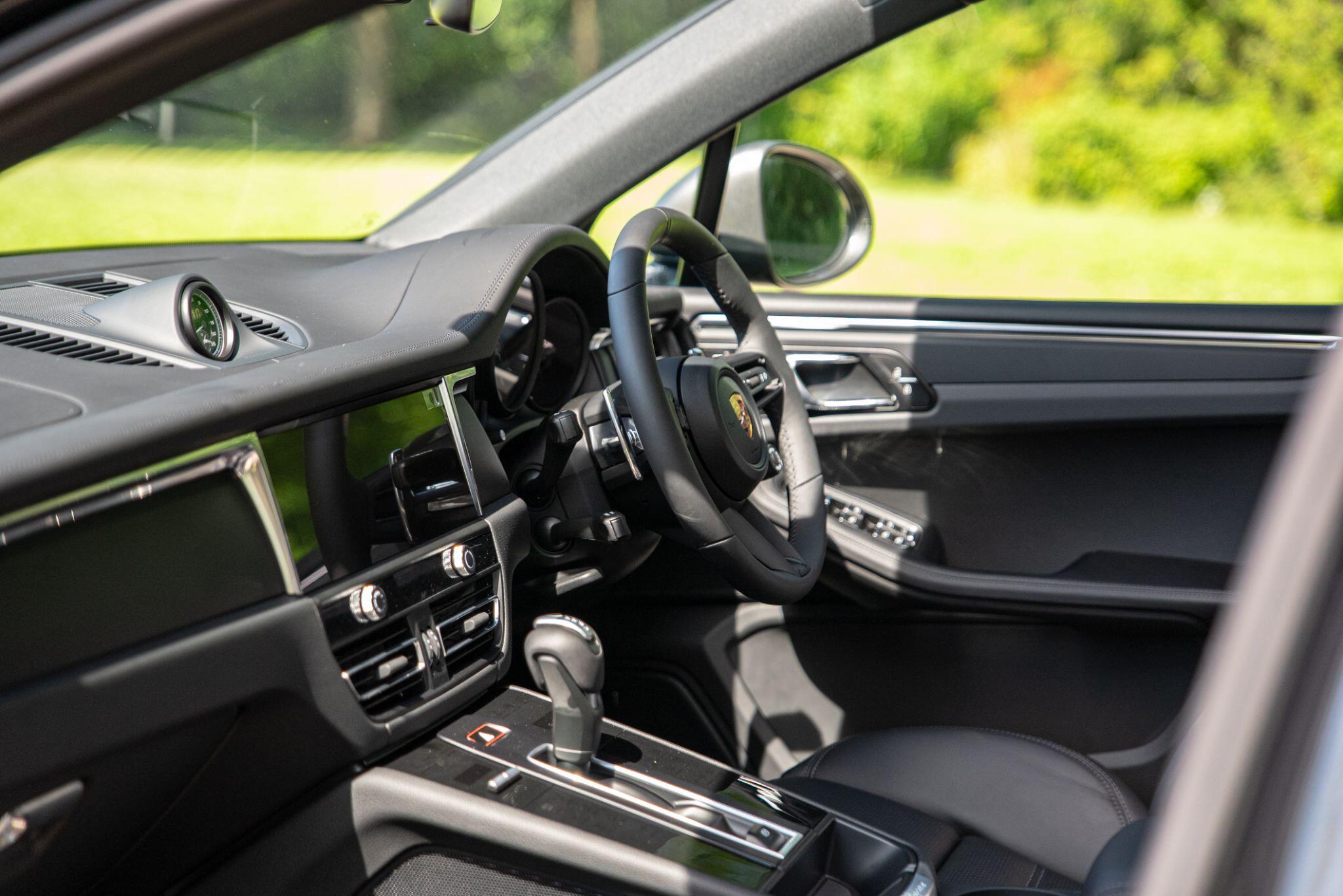 Porsche Macan view 94