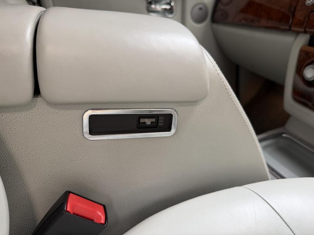 Rolls-Royce Phantom view 23