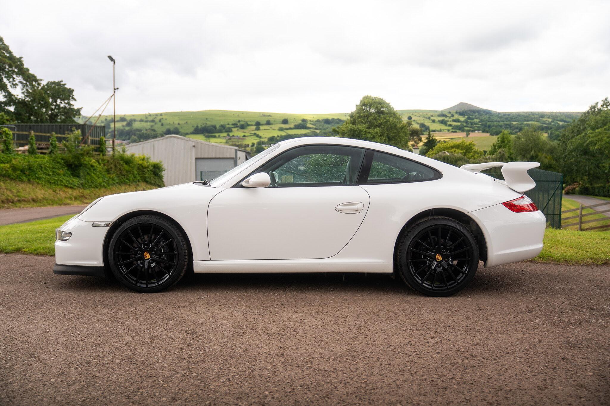 Porsche 911 view 8