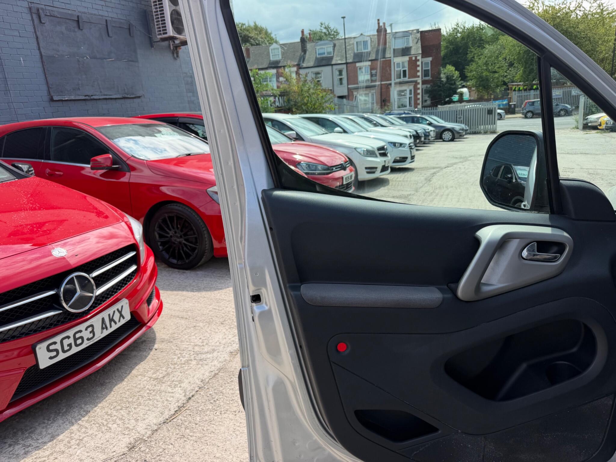 Peugeot Partner Tepee view 14