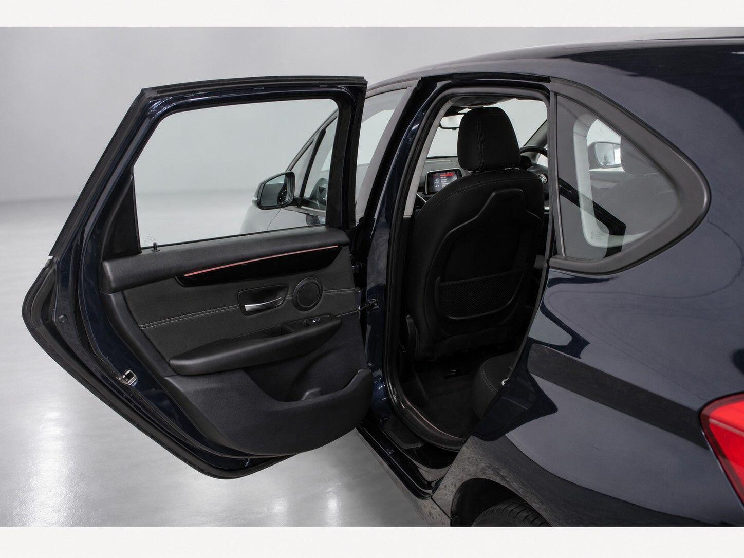BMW 2 Series view 28