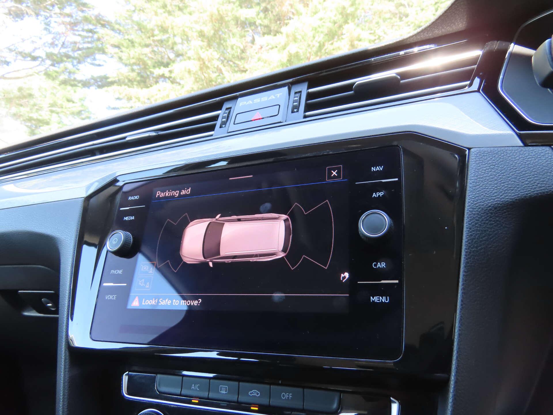 Volkswagen Passat view 11