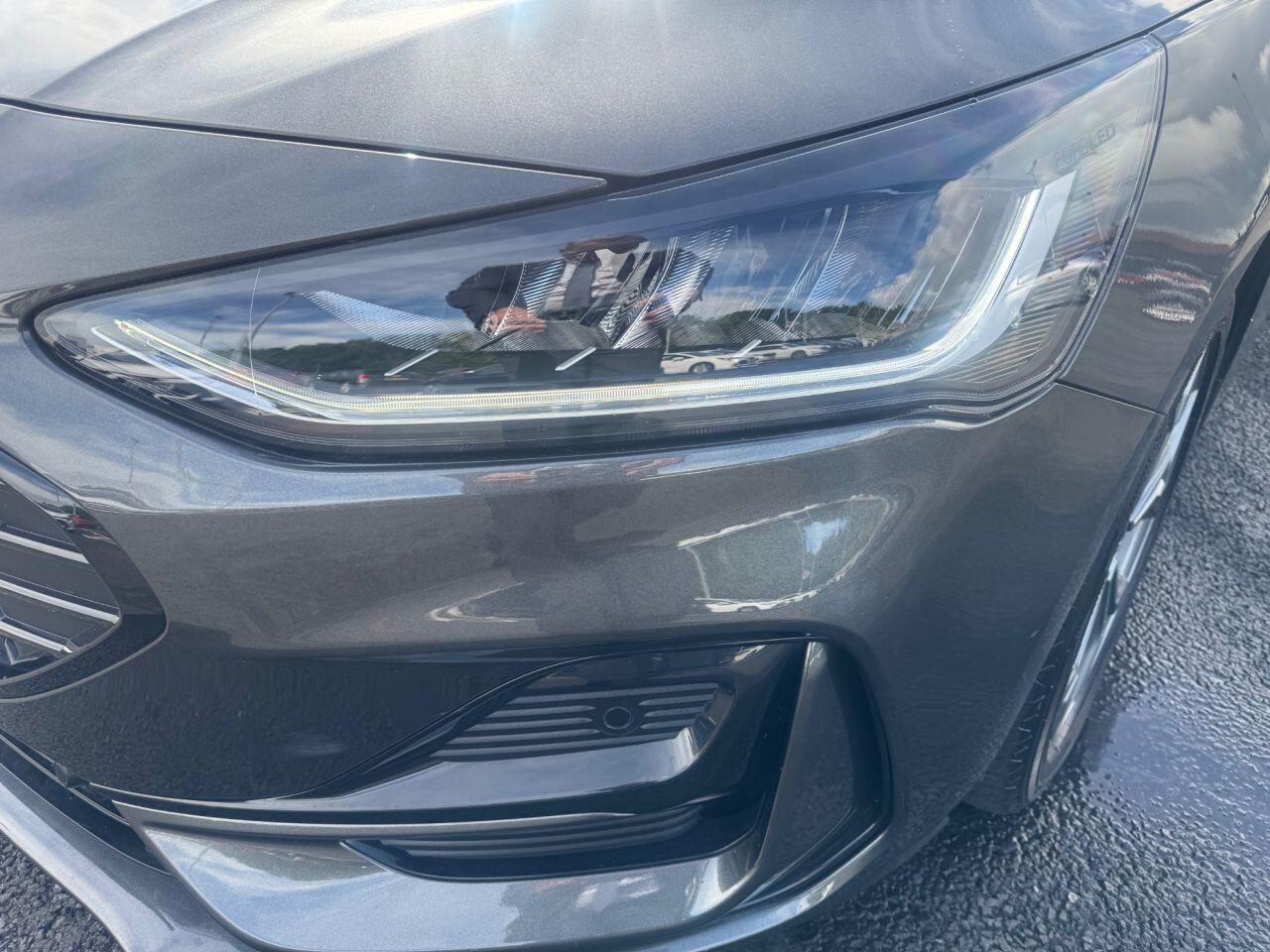 Ford Focus view 2